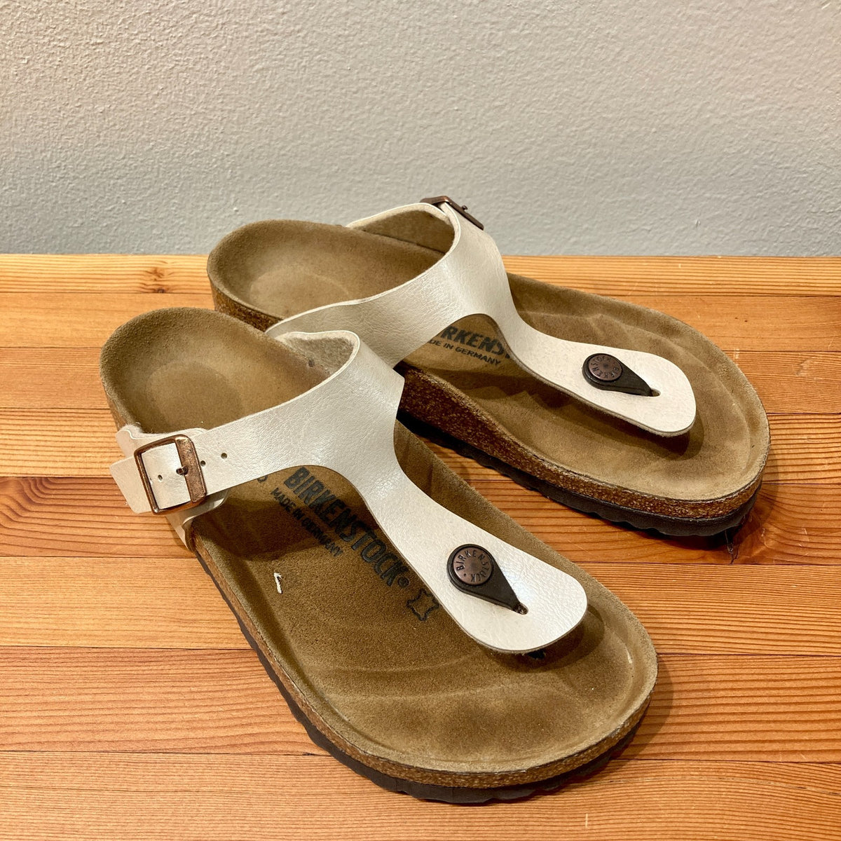 Birkenstock Pearl White Gizeh Birko-Flor Sandals - Size 37 - 0913AY