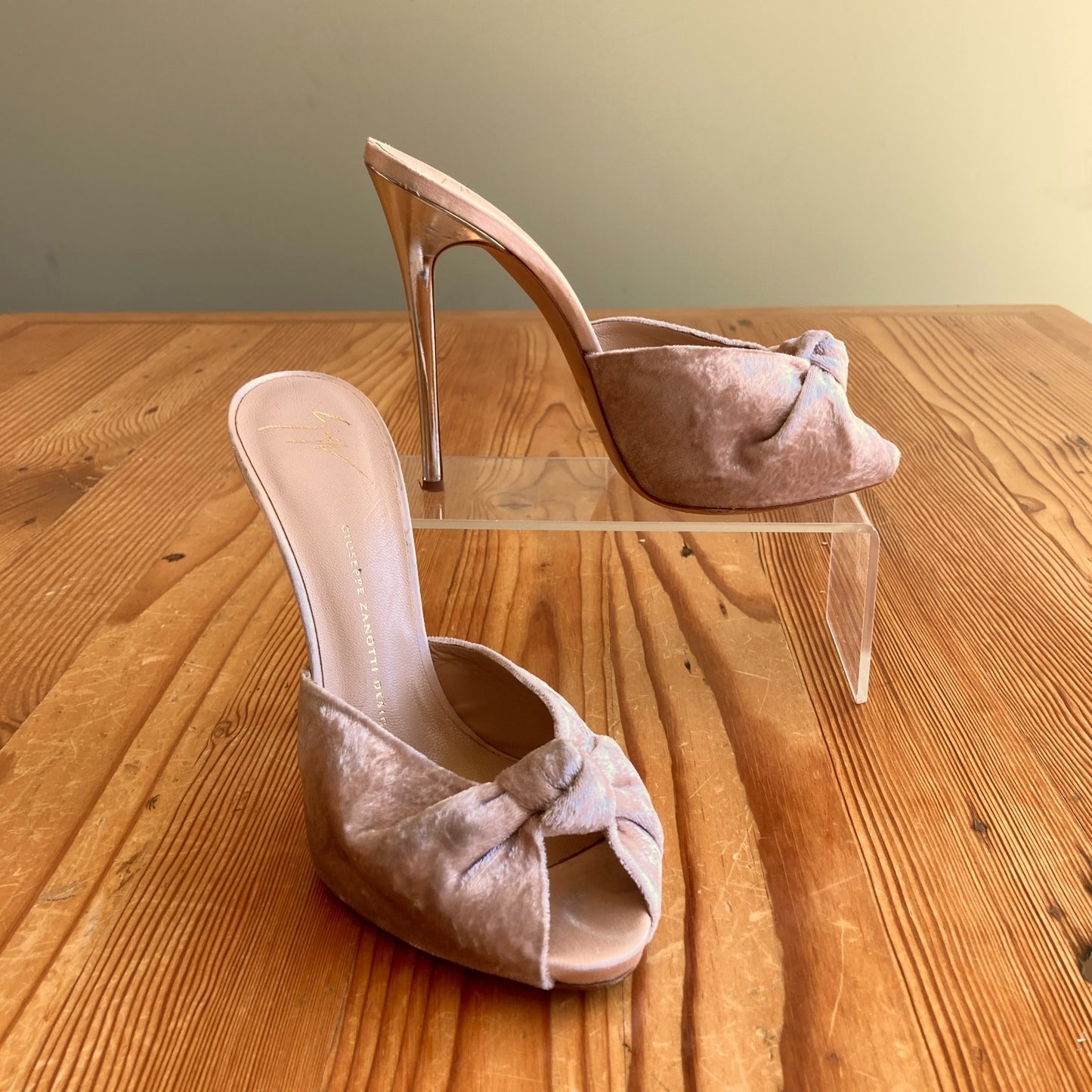 Giuseppe Zanotti $625 Blush Velvet Bridget Heels - Sz 39 / 8 *flaw - 0709EH