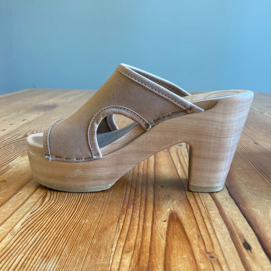 No 6. Light Tan Leather Platform Alexis Clogs Shoes - Size 35 / 5 - 0607EP
