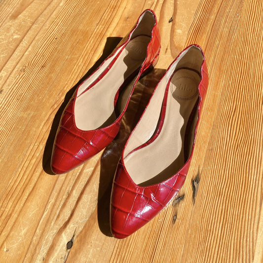 Chloe Burgundy Croc Embossed Scallop Laurena Flats Shoes - Sz 36.5 / 6.5- 0927EK
