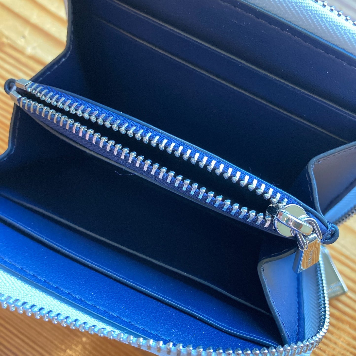 Kate Spade NEW White & Navy Saffiano Leather Devin Zip Around Wallet - 0710SD