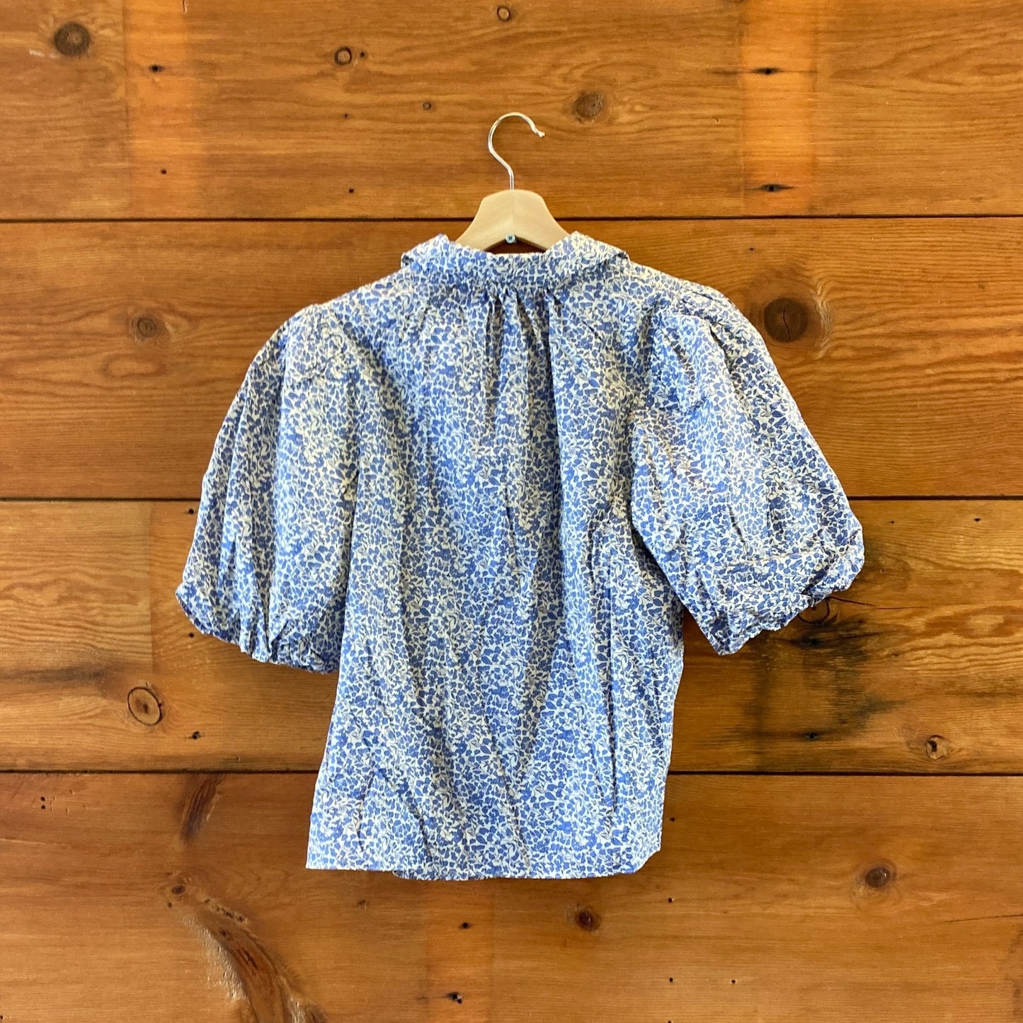 M - Bishop + Young Anthropologie Blue White Floral Print NEW Sofia Top 0416JW