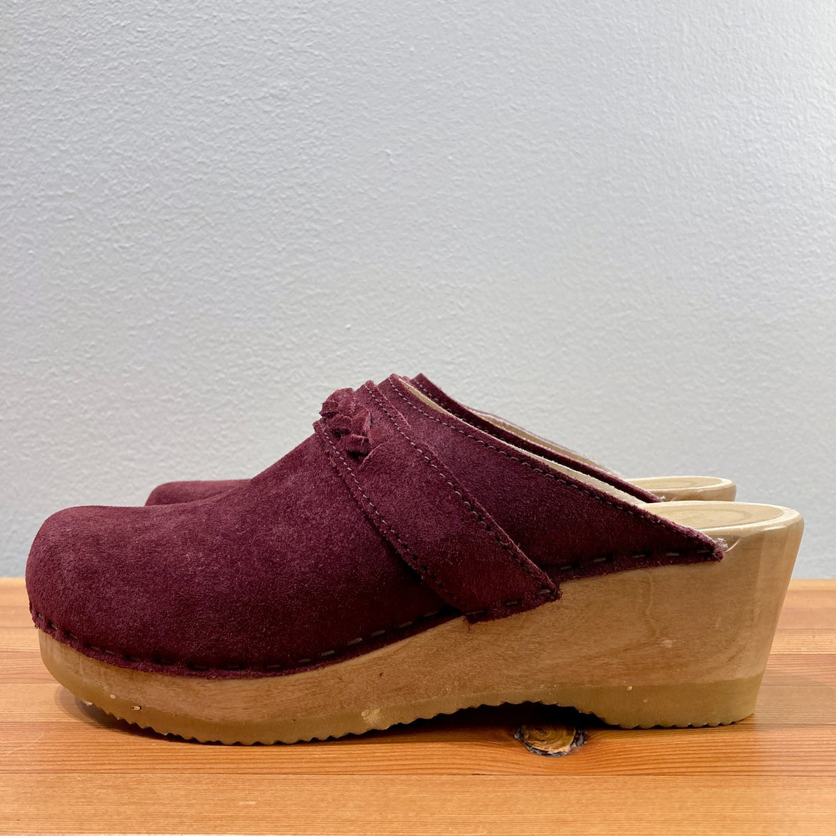 No 6 Store Burgundy Suede Wedge Slip On Clogs Shoes - Size 38 / 7.5 - 1209BM