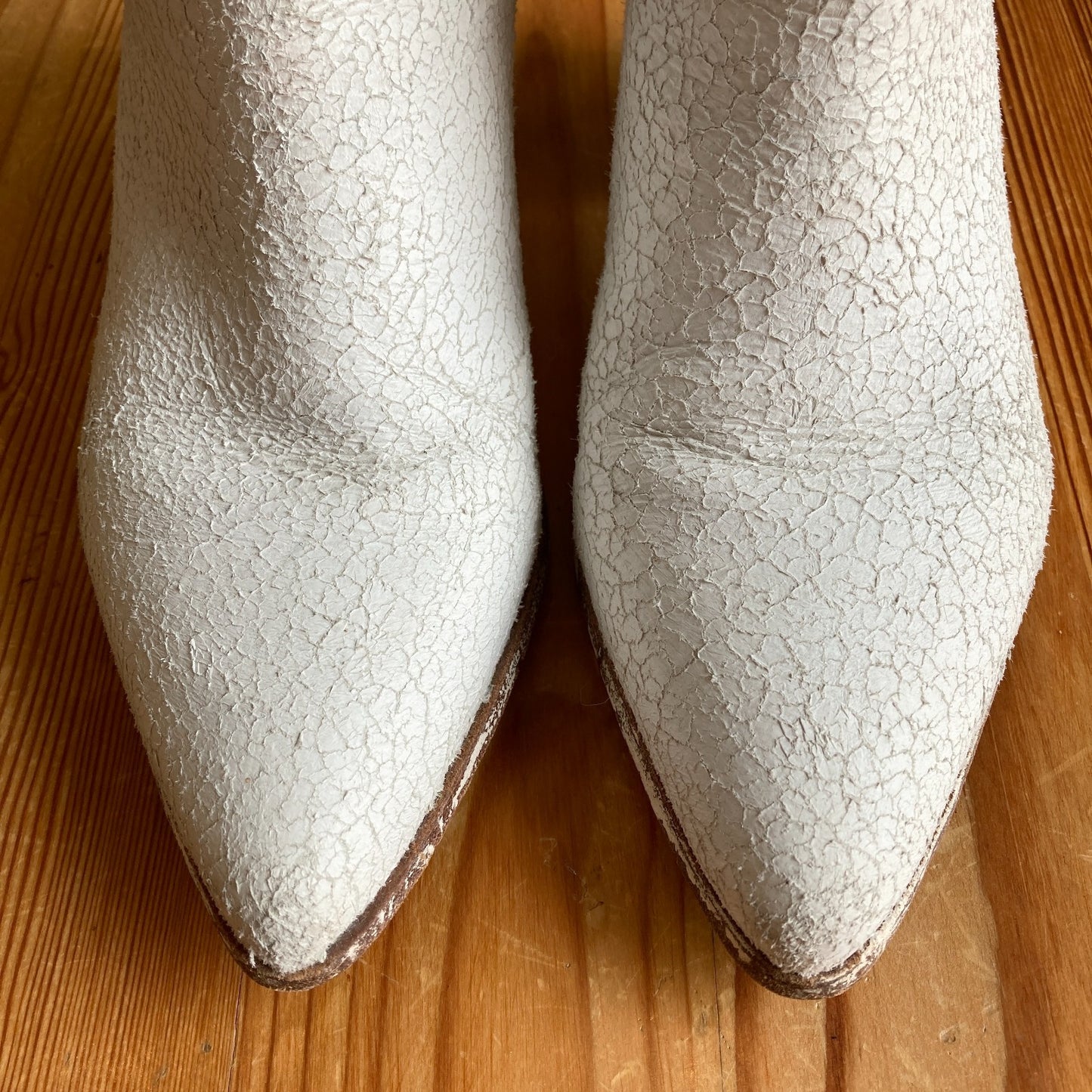 MoMa White Crackled Leather Point Toe Ankle Chelsea Boots - Size 36 / 6 - 1220MM