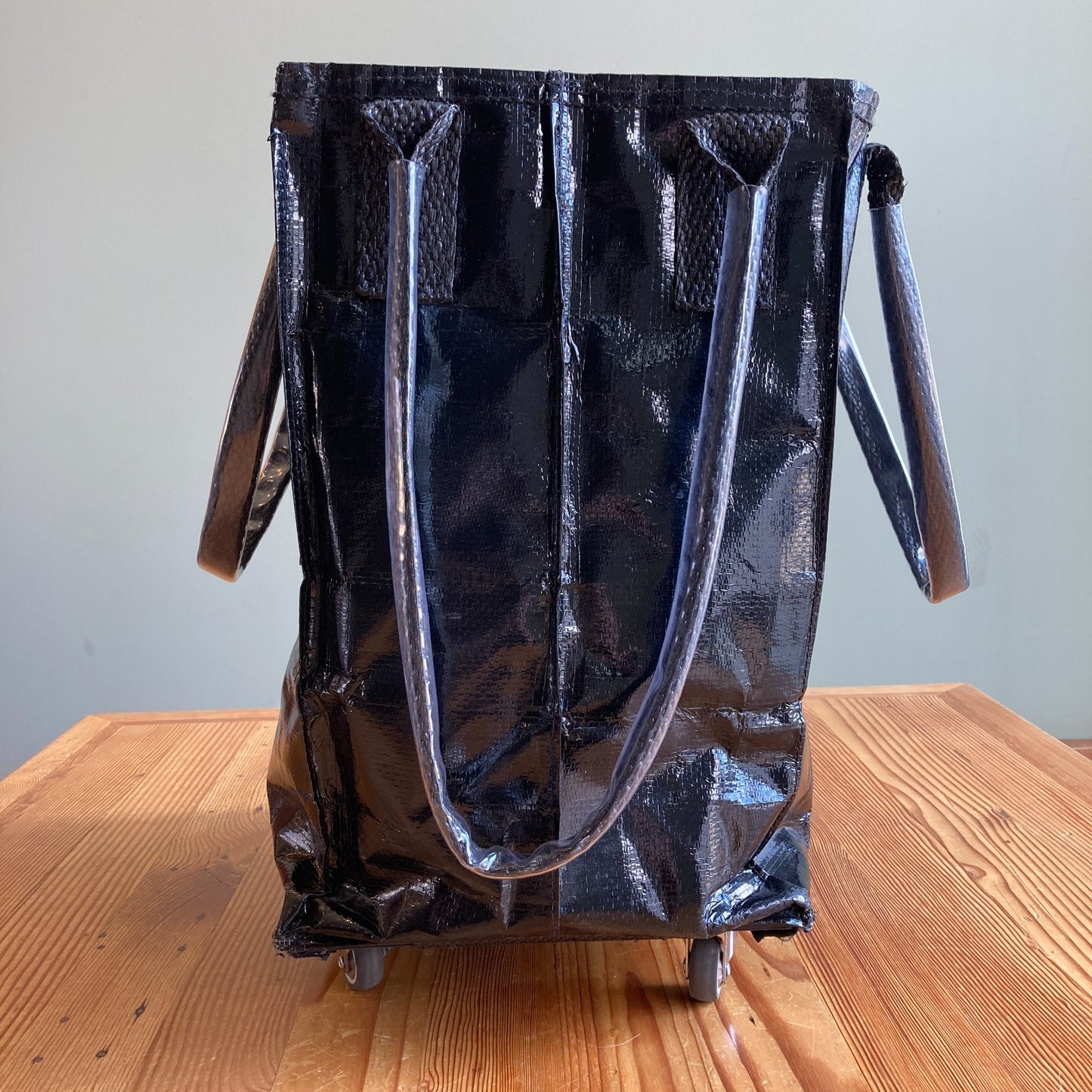 Hulken $125 Black Medium 16x12x20" Swivel Wheel Rolling Bag Tote - 0105MR