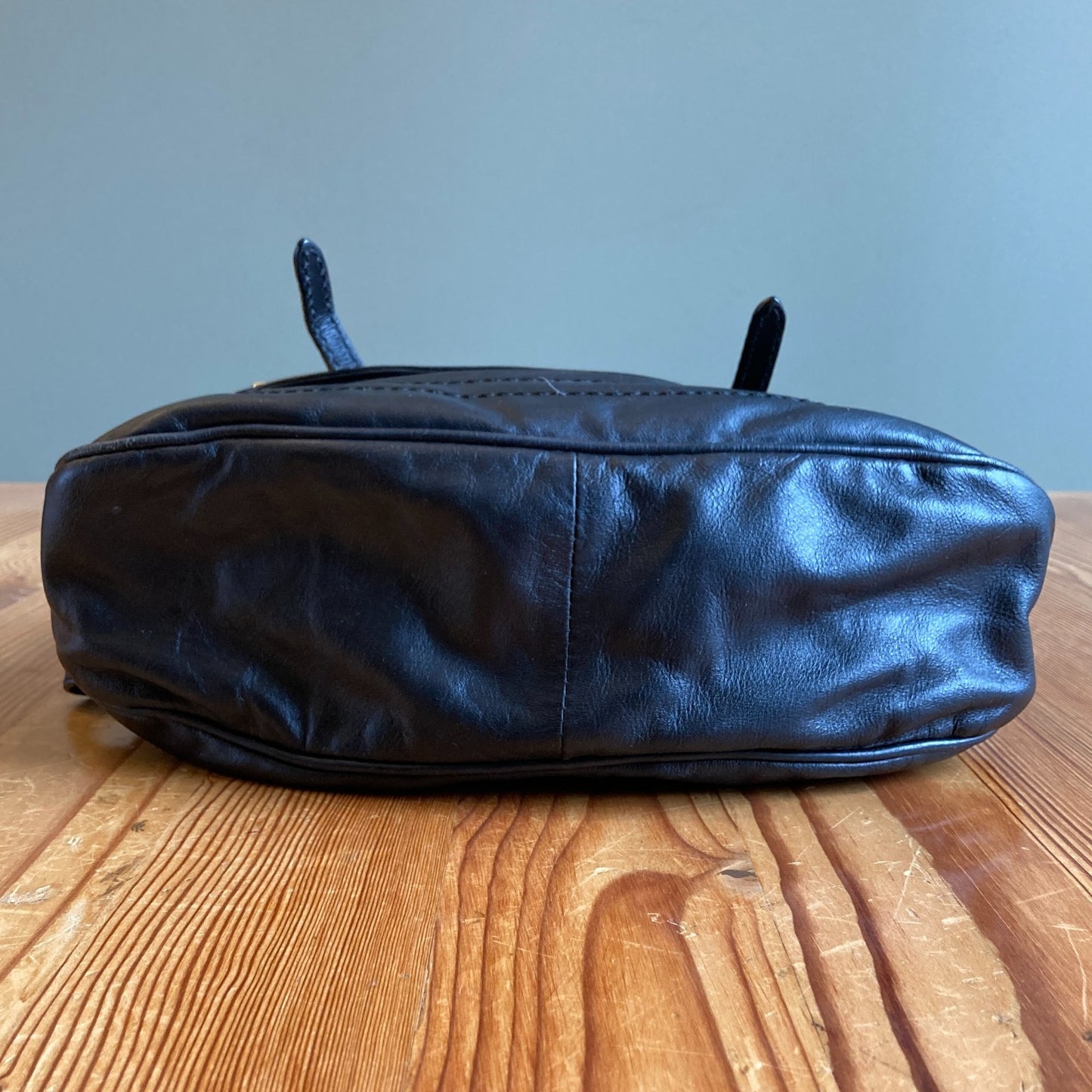 Marc Jacobs Navy Leather Petal to the Metal Natasha Crossbody Purse 0306ML