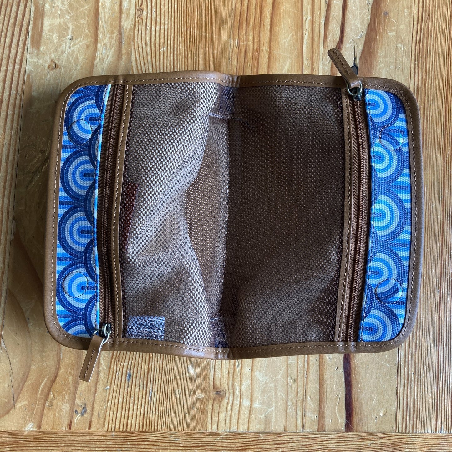 Hobo International Blue White Print All That Tote Bag & Cosmetic Pouch - 0514AK