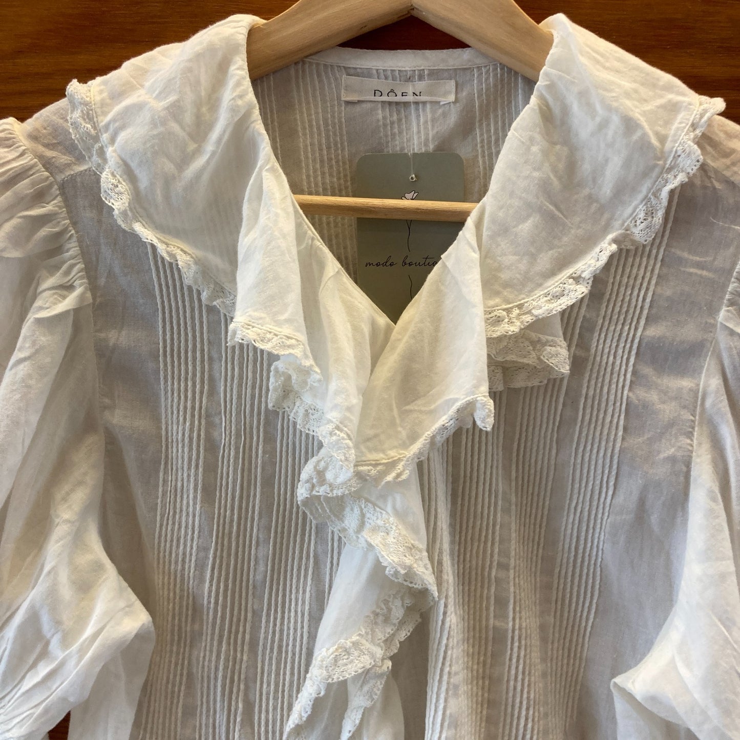 Dôen White Sheer Cotton Ruffled Neckline Short Sleeve Top - Size M - 1011SC