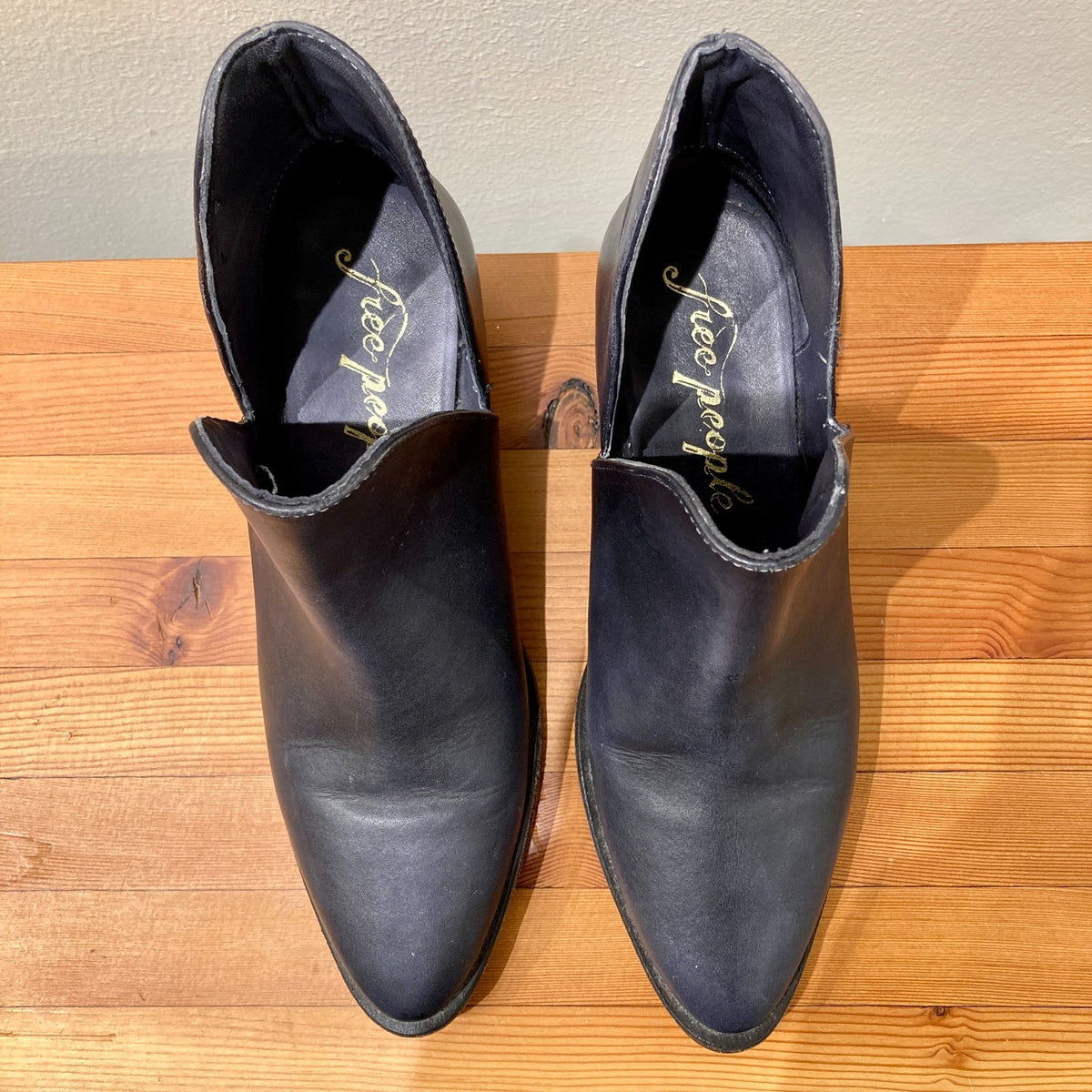 Free People Black Leather Charm Double V Ankle Boots - Size 37.5 - 0913AY