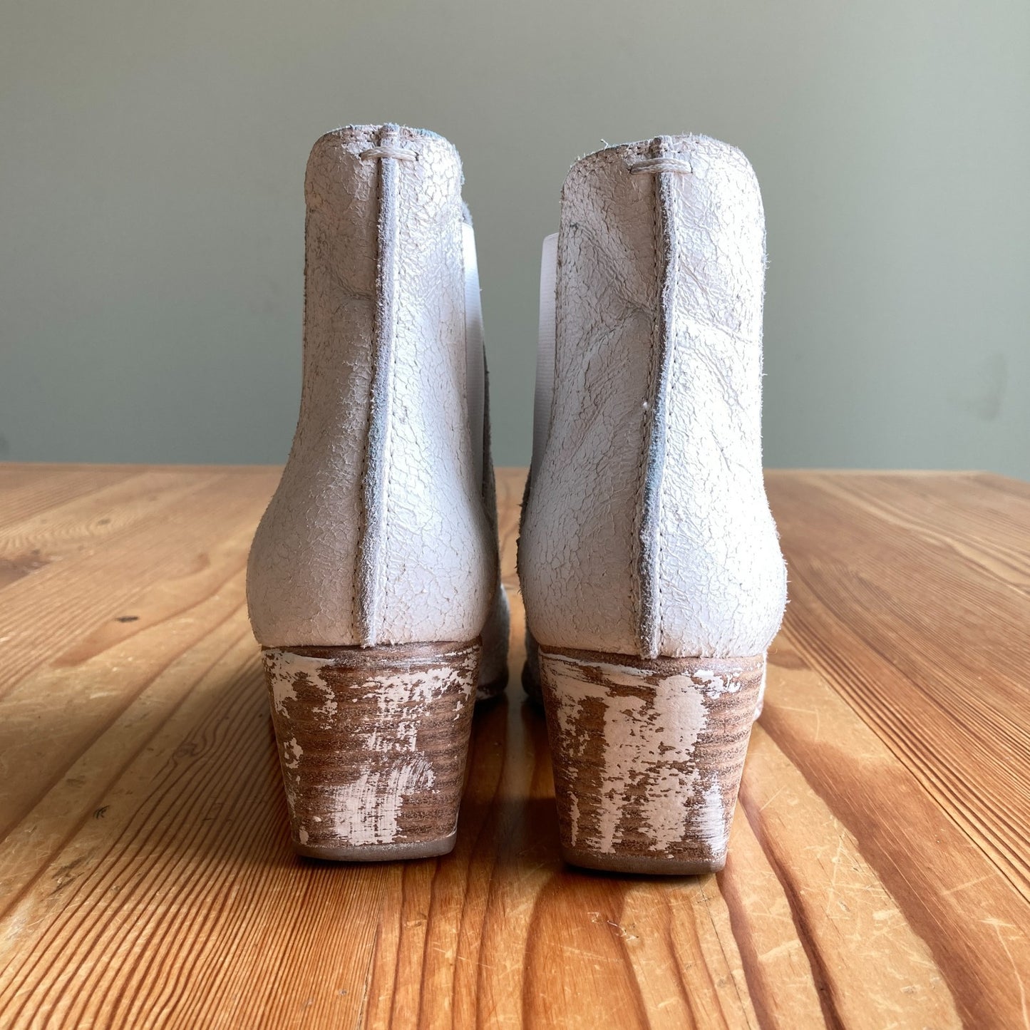 MoMa White Crackled Leather Point Toe Ankle Chelsea Boots - Size 36 / 6 - 1220MM