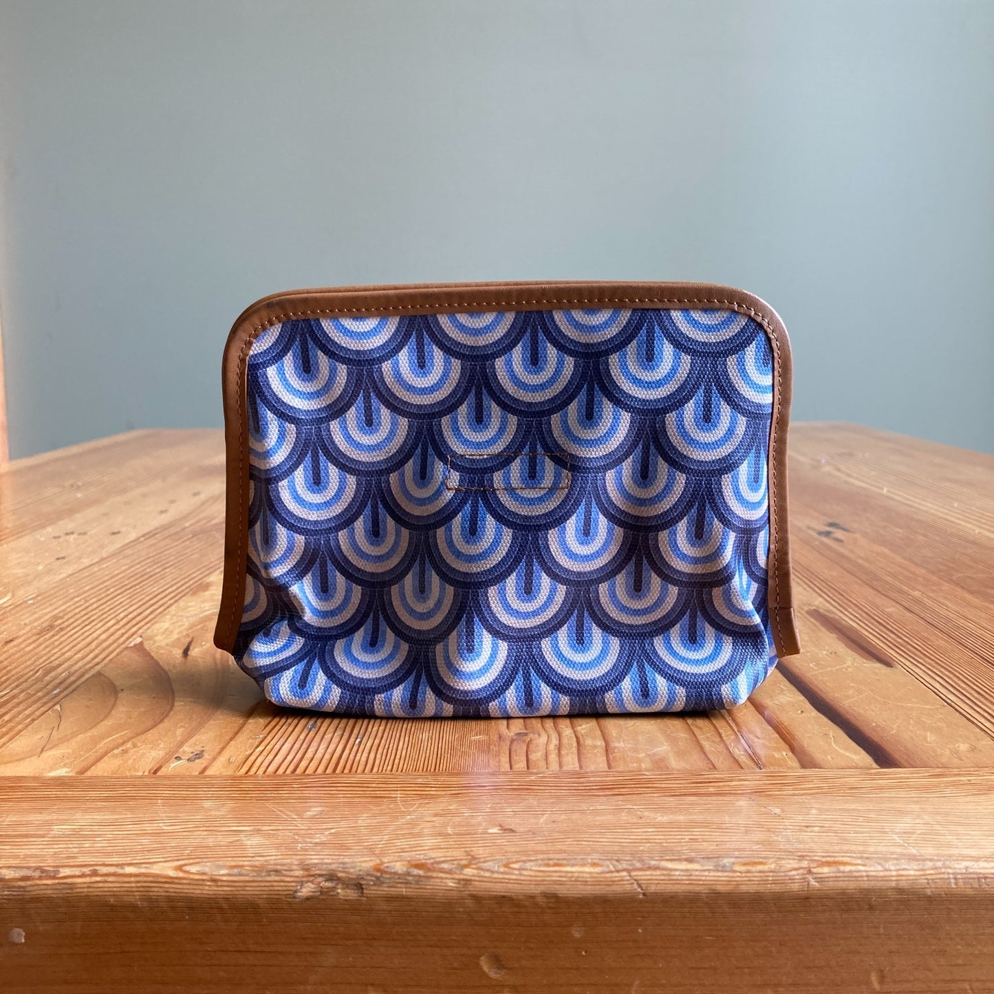 Hobo International Blue White Print All That Tote Bag & Cosmetic Pouch - 0514AK