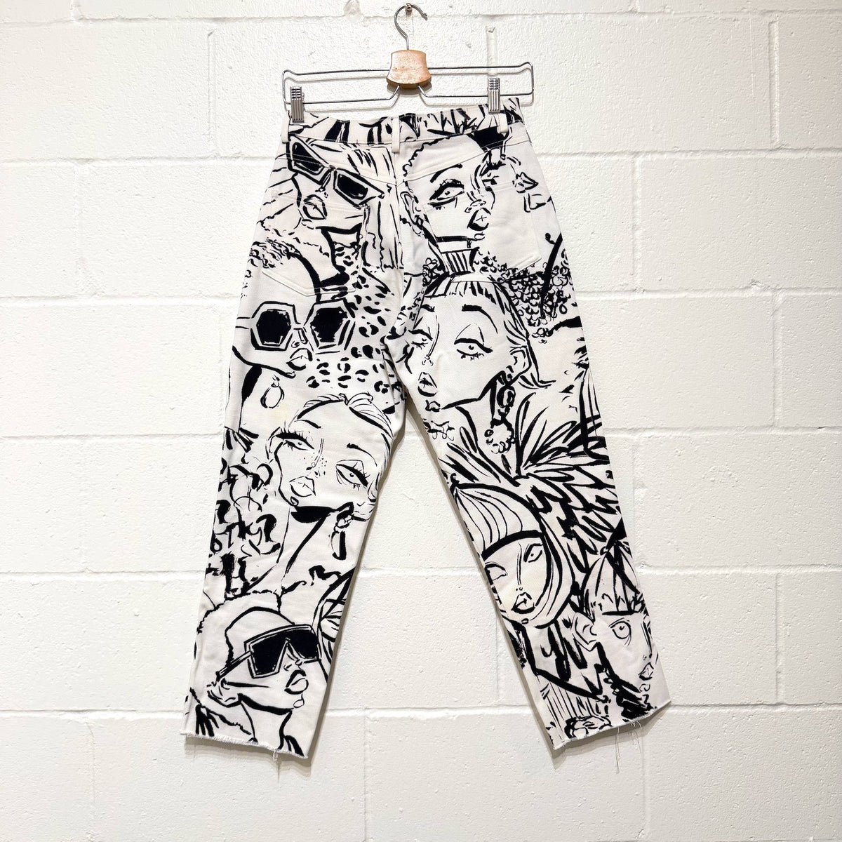 THE KIT White & Black Illustrated Faces High Waist Jeans - Size 6 - 0913AY
