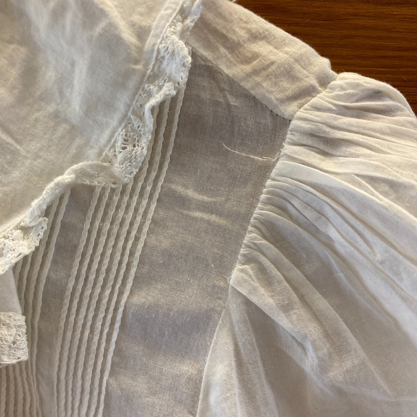 Dôen White Sheer Cotton Ruffled Neckline Short Sleeve Top - Size M - 1011SC