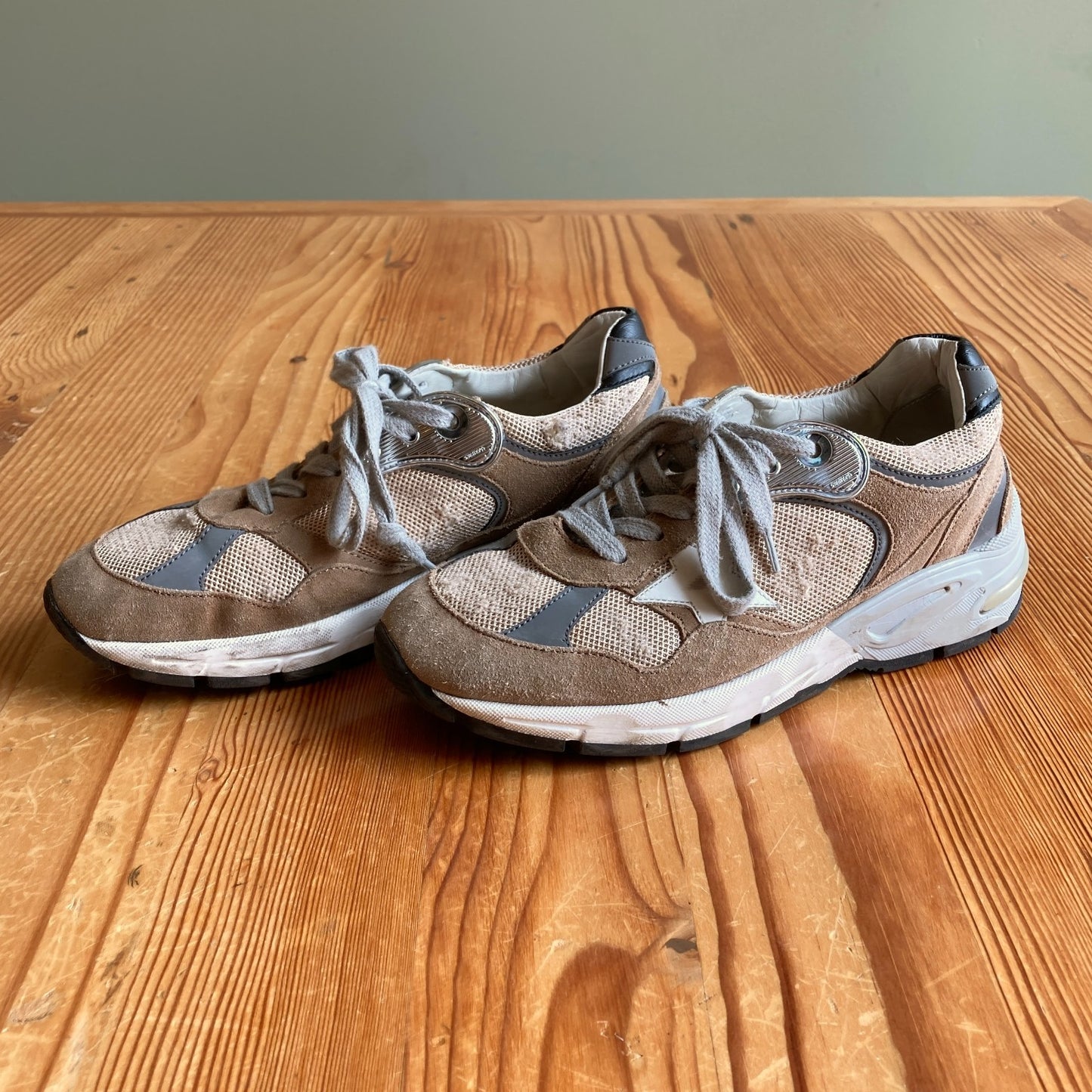 Golden Goose Beige Dad-Star Athletic Sneaker Shoes - Size 36 / 6 - 1220MM