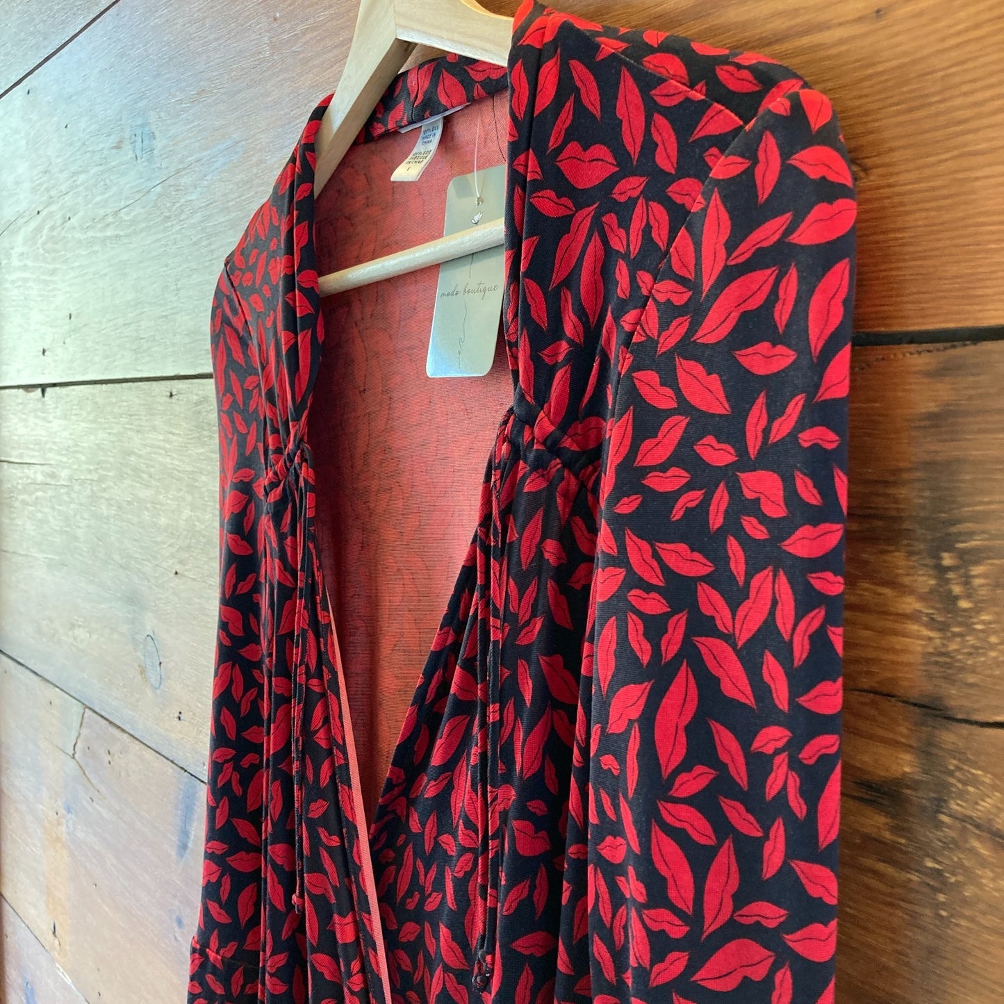 Diane Von Furstenberg Red Kiss Print Gildred Silk Wrap Dress - Size 6 - 0428OM
