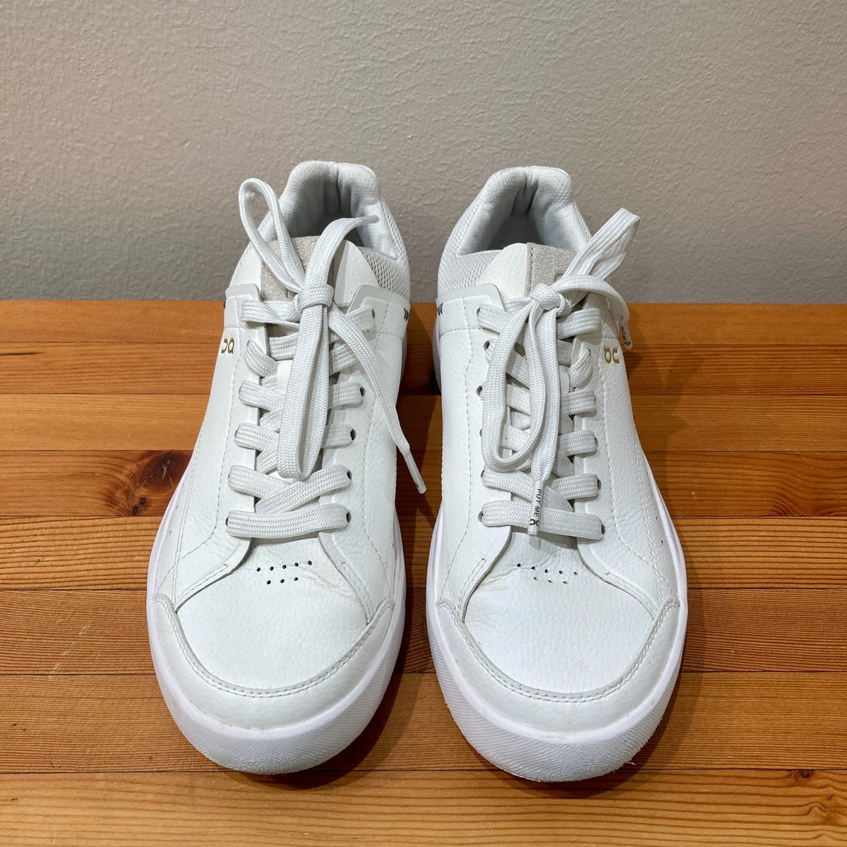 ON White The Roger Centre Court Sneaker Womens Shoes - Size 7.5 - 1011MM