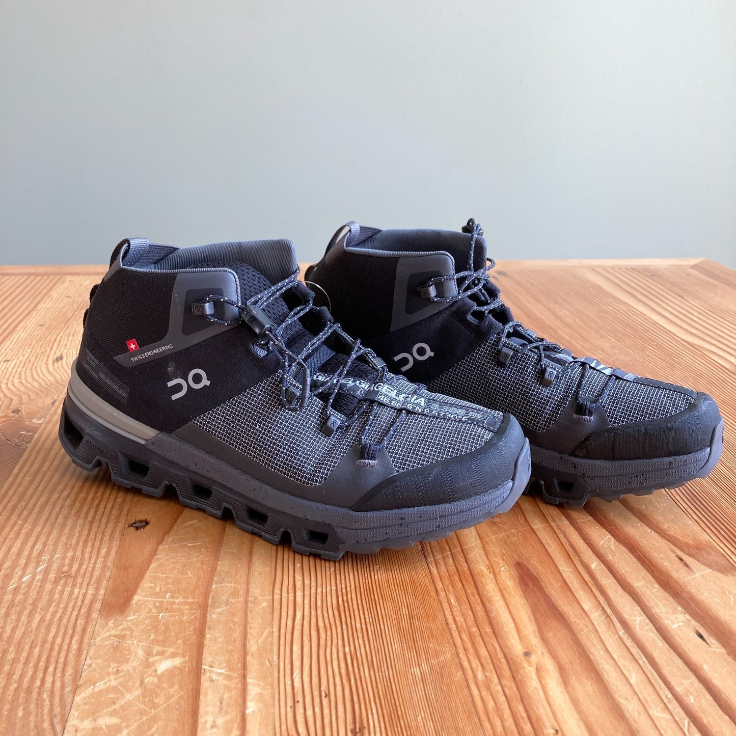 On Black $190 Gray Cloudtrax Lace Up Hiking Sneakers Shoes - Size 9 - 0328NA