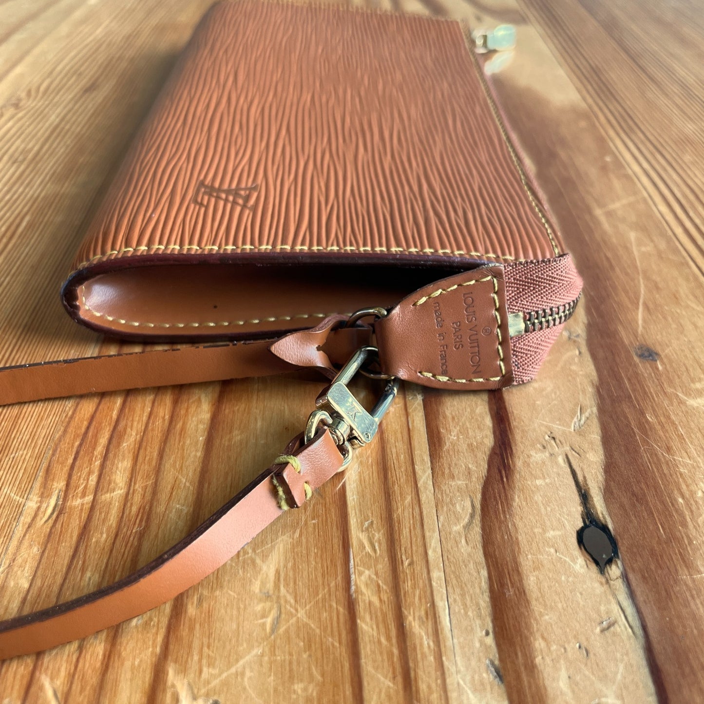 Louis Vuitton Orange Epi Leather Wristlet Pochette Clutch Bag 1203TR