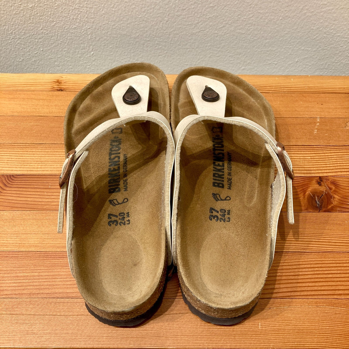 Birkenstock Pearl White Gizeh Birko-Flor Sandals - Size 37 - 0913AY