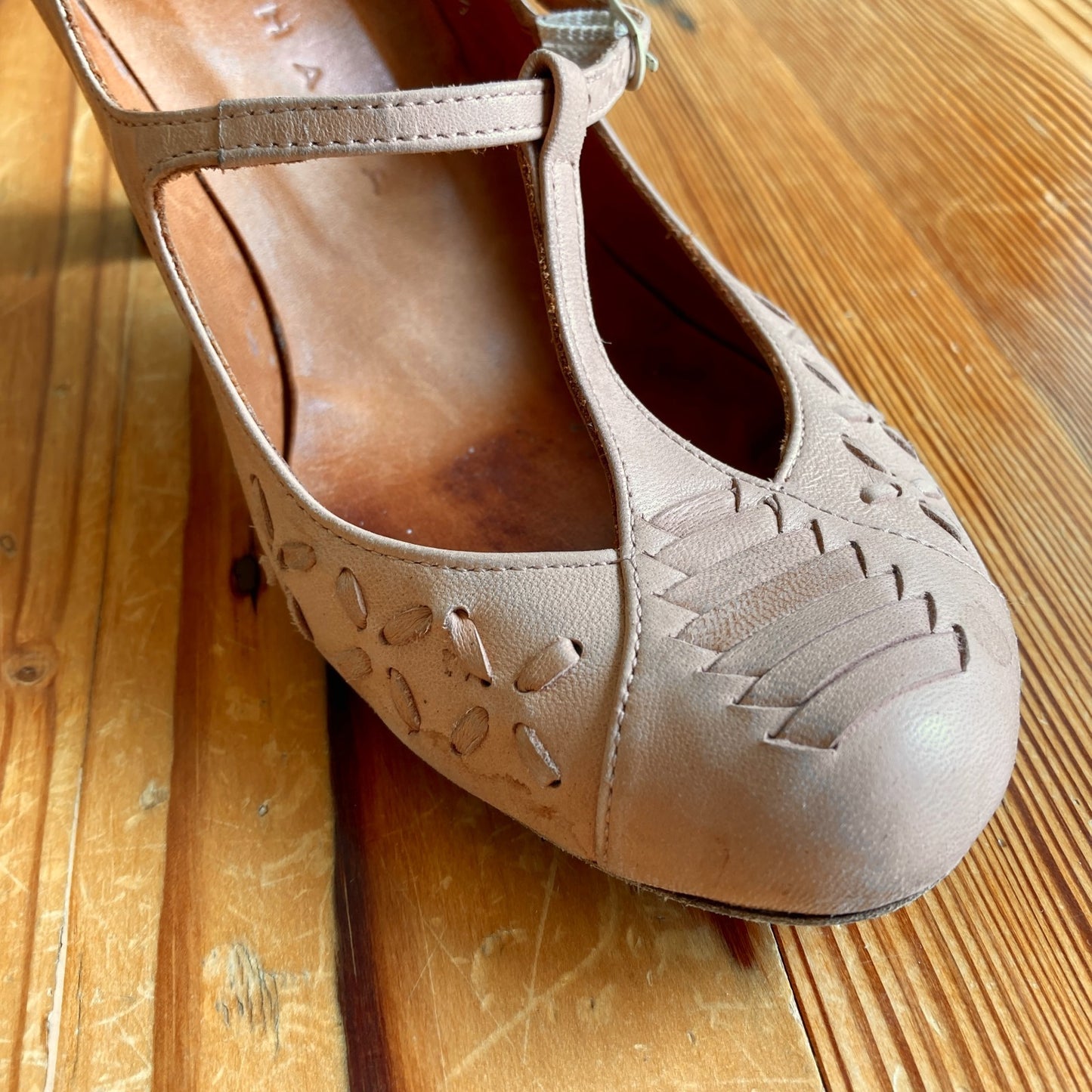 Chie Mihara Tan Leather T Strap Mary Jane Shoes - Sz 36.5 / 6.5 - w/ Box 0818SL