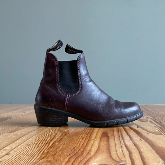 7.5 - Blundstone $210 Burgundy Leather 1671 Heeled Chelsea Pull-On Boots 1014CH