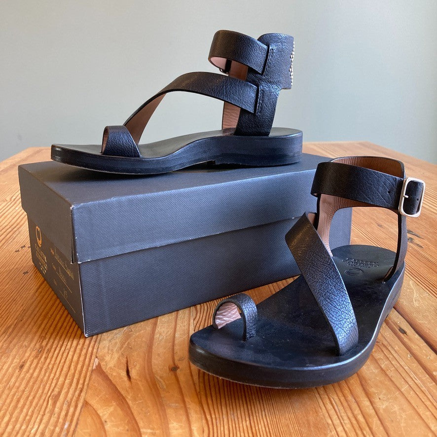 Calleen Cordero Black Leather Amanda Sandals - Size 8.5 - EUC w/ Box - 4427SC