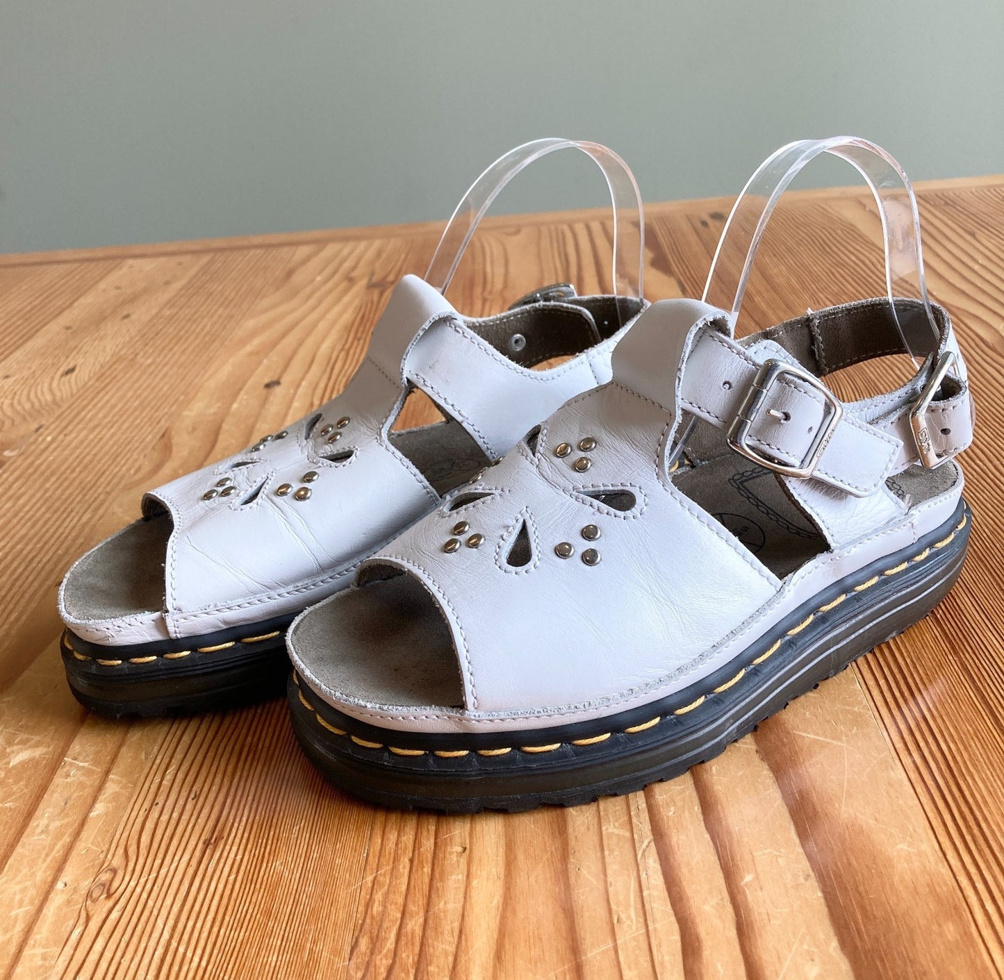 Dr. Martens Vintage 90s White Dunnet Flower Sling Back Sandals - Size 6 - 0425SV