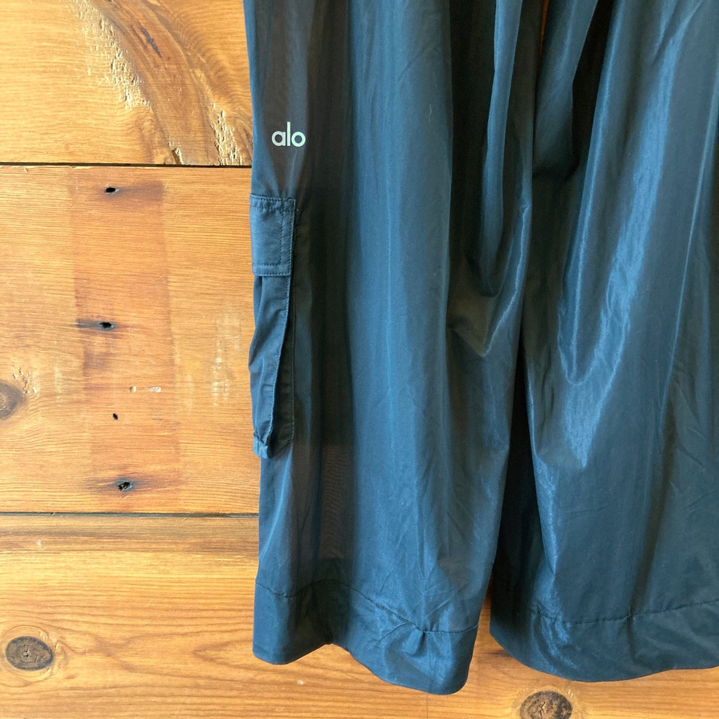 Alo $148 Black Sheer Effusion Cargo Athletic Wide Leg Pants - Size M - 1011SC