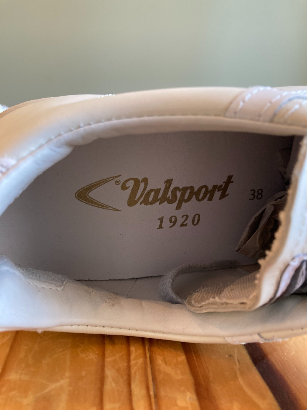 Valsport $296 White Leather Tournament Shoes - Size 38 - NEW w/ Box - 4427SC