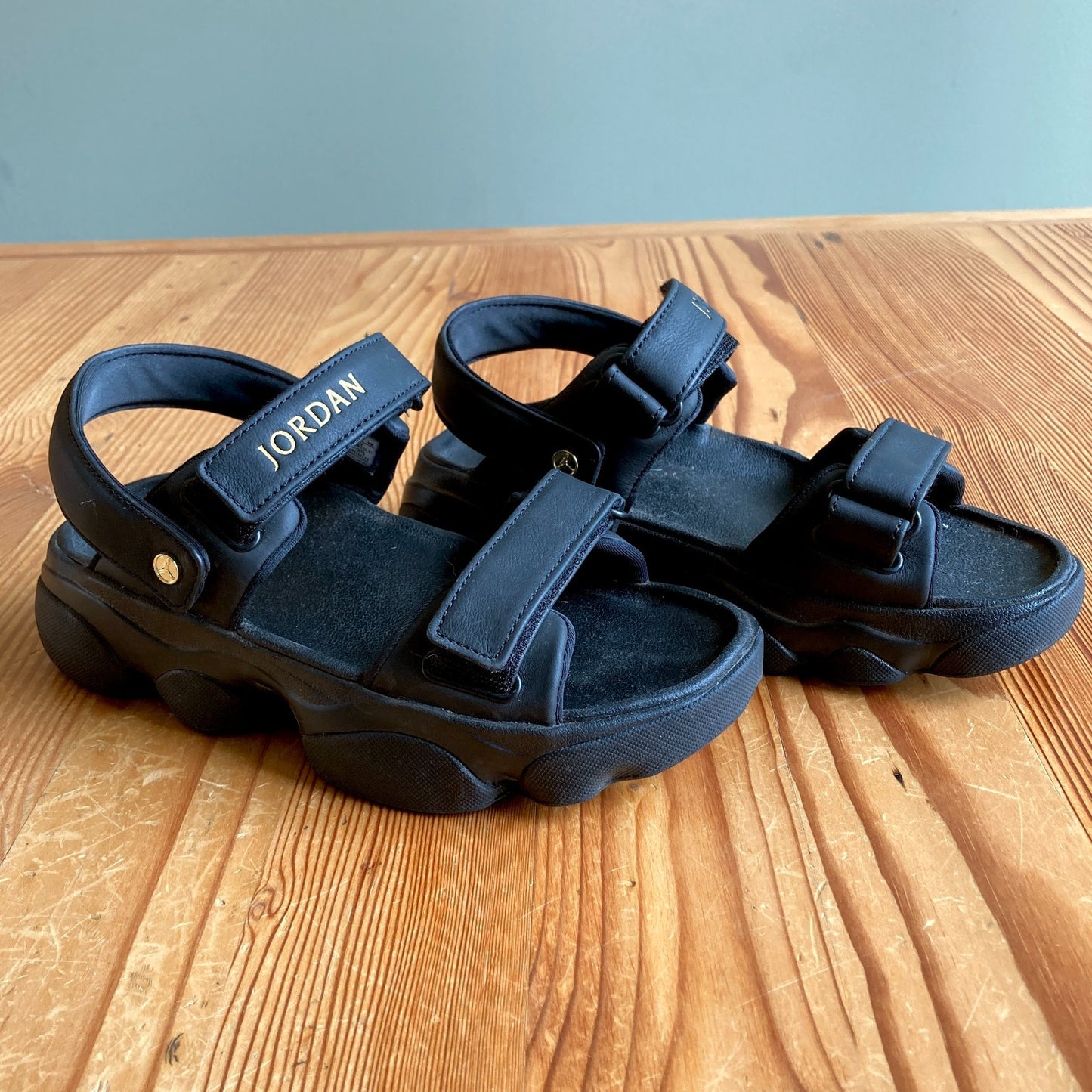 Nike Black Leather Jordan Deja Chunky Molded Sole Sandals - Size 7 - 1016LD