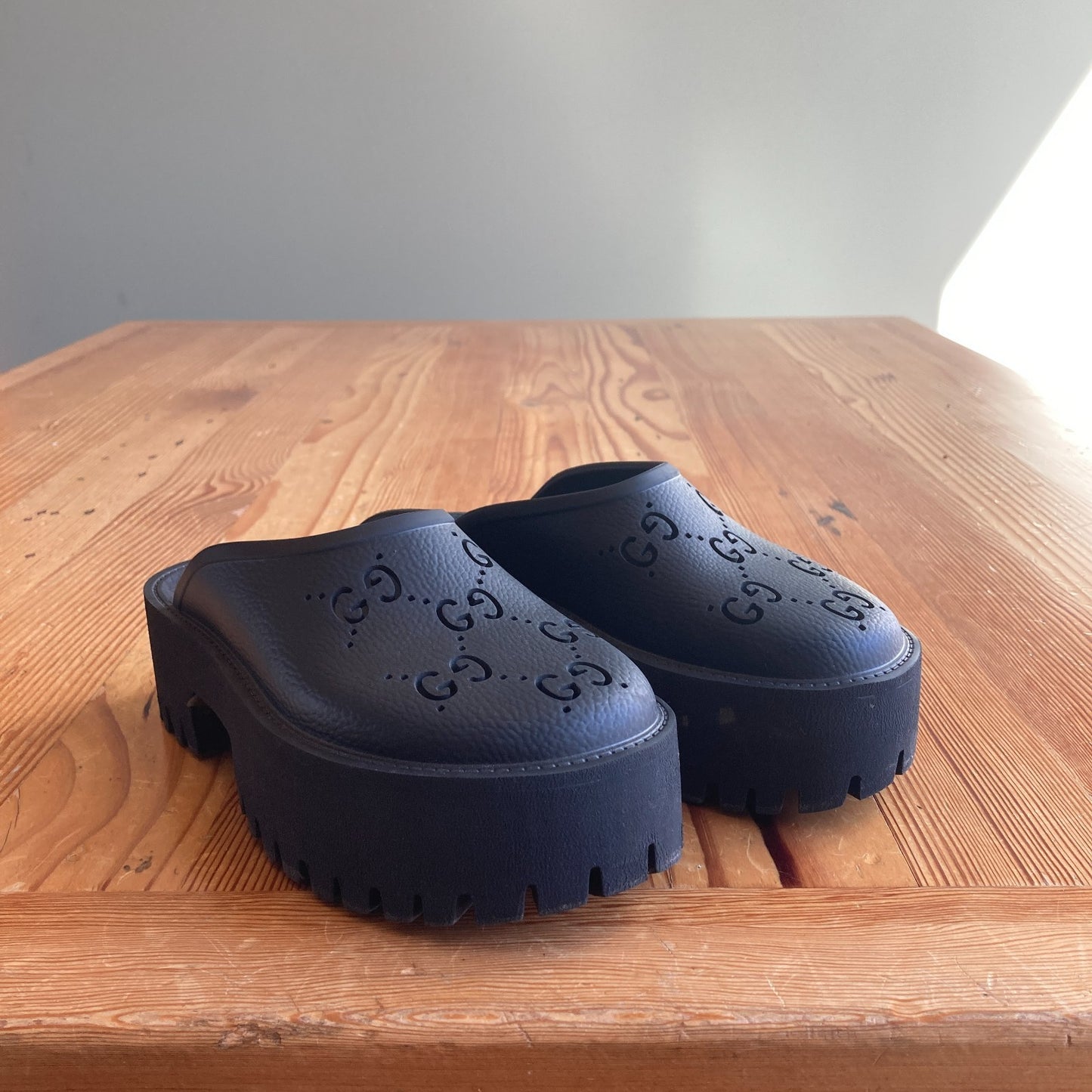 GUCCI Black Ela Perforated Rubber Platform Mules Sandals - Size 35 / 5 - 0312IG