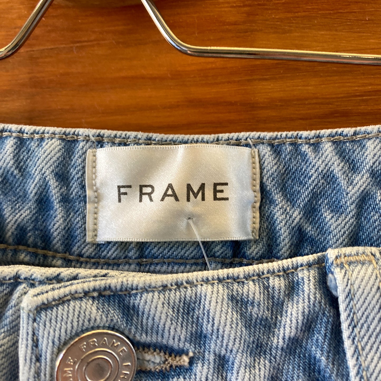 Frame Long Barrel Leg Jeans in Irwin Light Wash - Size 28 - 0111EH