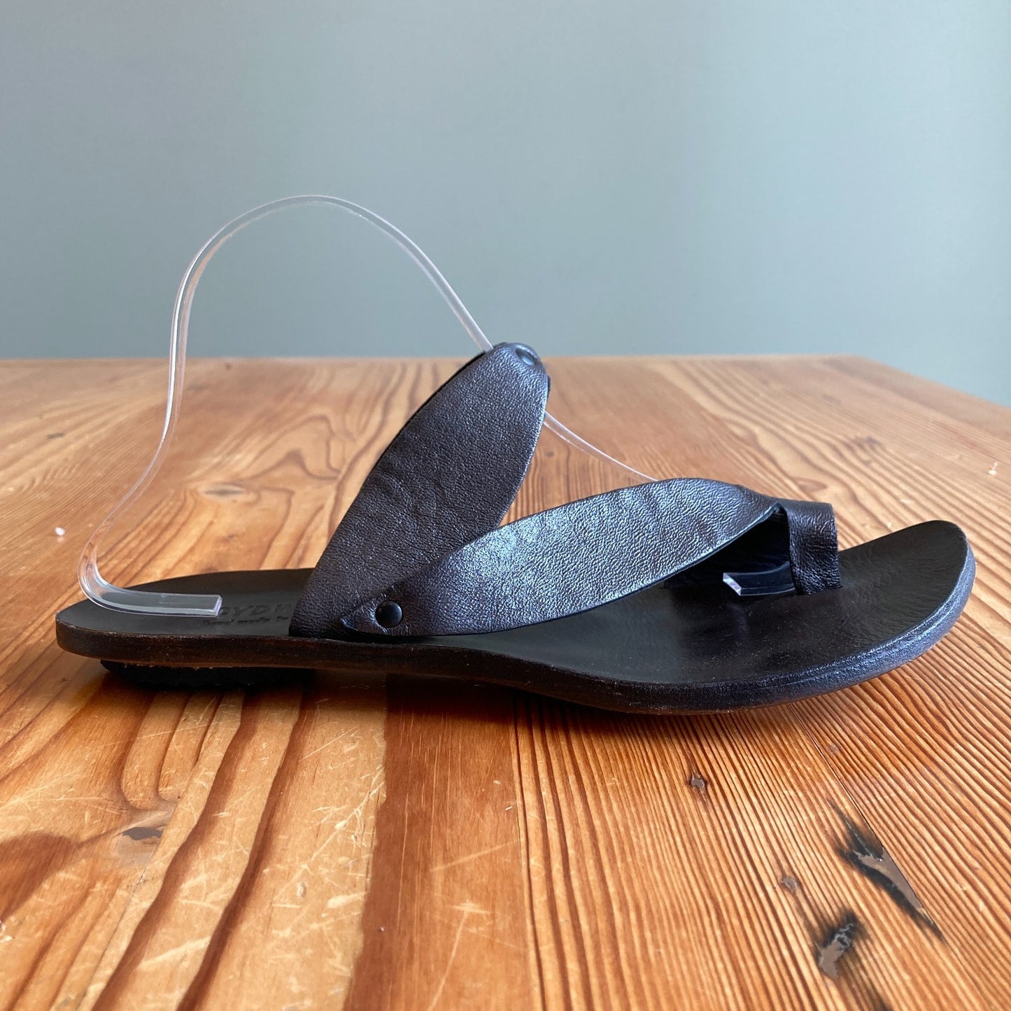 Cydwoq Gray Metallic Leather Cat Flat Sandals - Size 40 / 10 - 1114LH