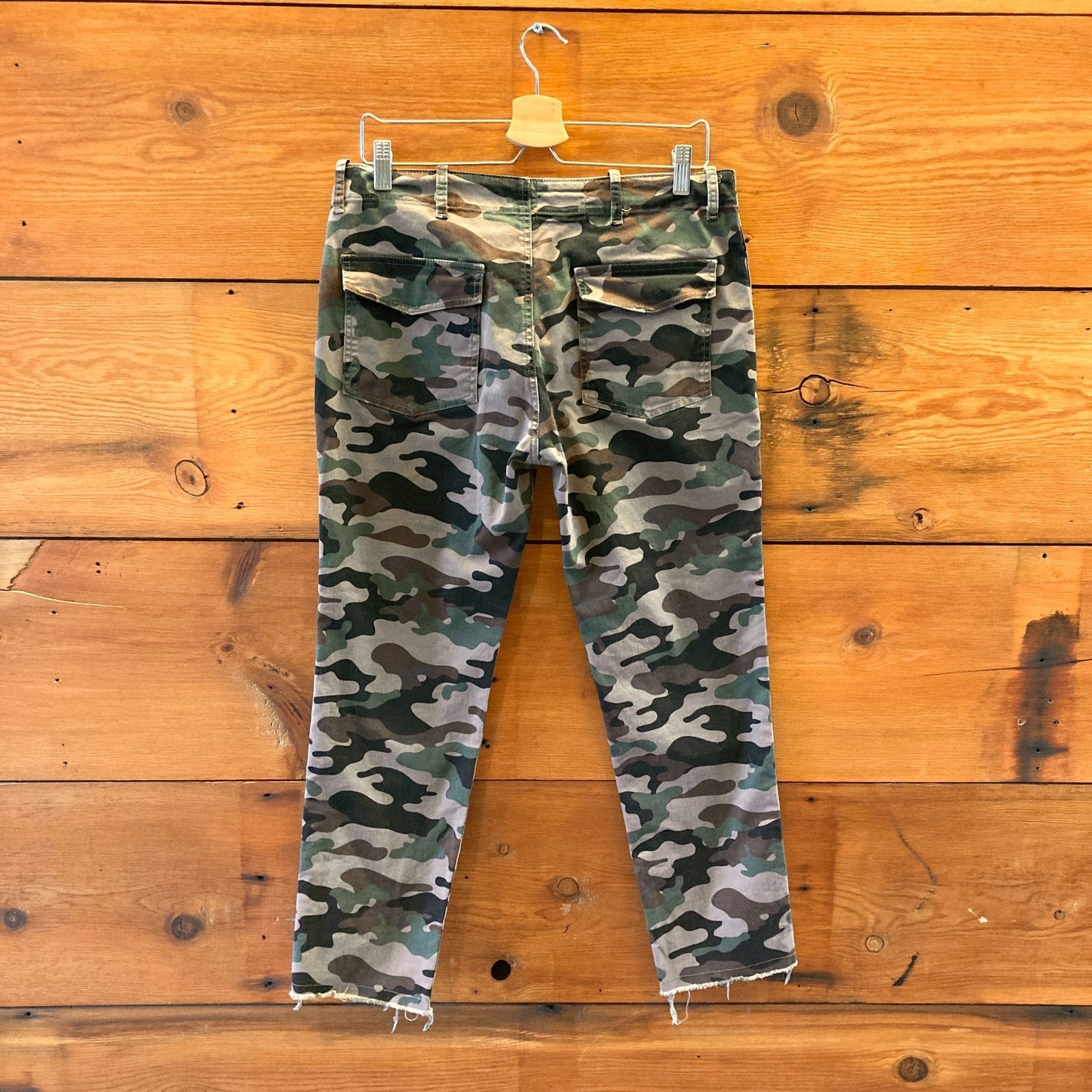 6 - Nili Lotan Camo Patterned Straight Leg Jenna Camouflage Raw Hem Pants 0619JA