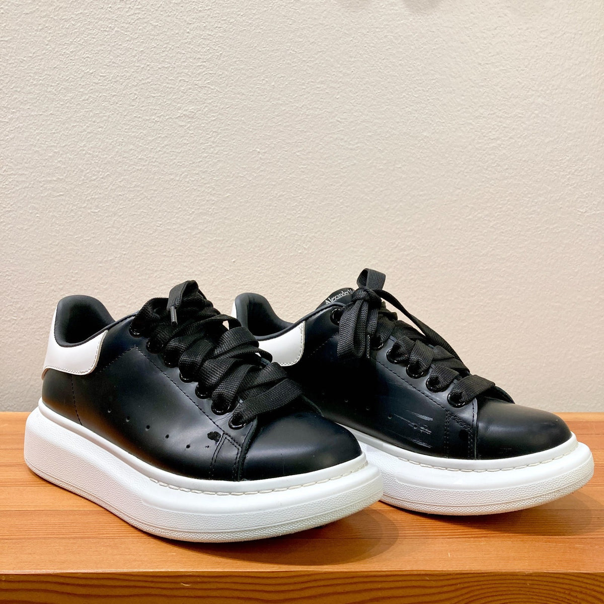 Alexander McQueen $590 Black Oversized Sneakers *damage - Size 39 / 9 - 0320JS