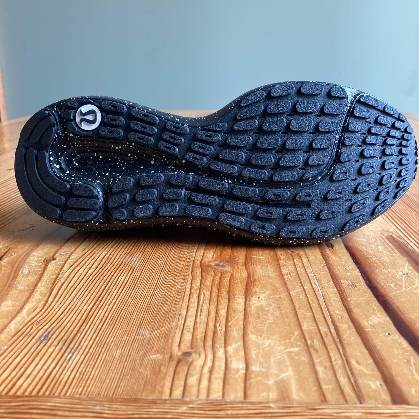 Lululemon Mens $158 White & Black Beyondfeel Running Shoes - Sz 9 - NEW - 0102BW
