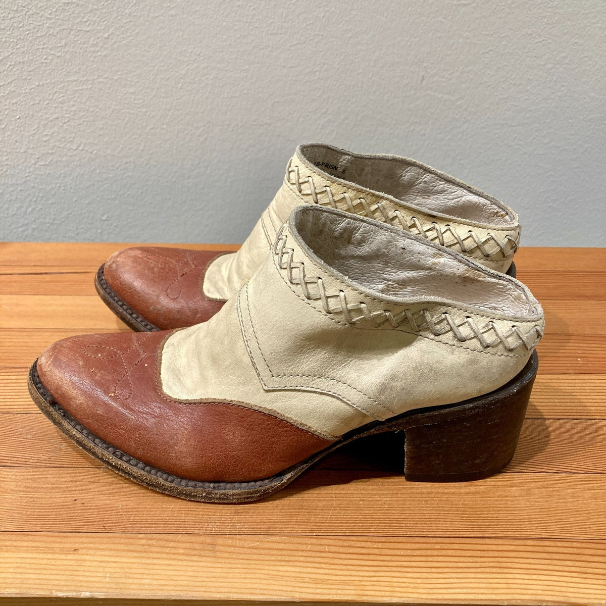 Freebird by Steven Brown White Western Prisn Mules Shoes - Size 6 - 0312IG
