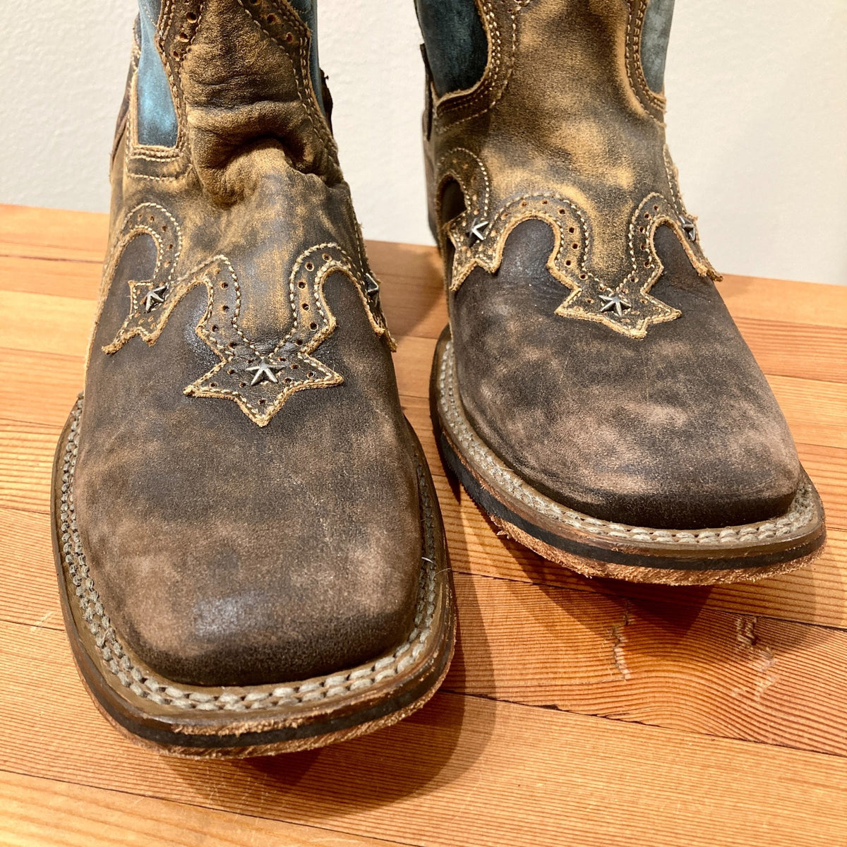 Dan Post Brown & Blue Leather Embroidered Cowboy Boots - Size 8 - EUC - 1122CT