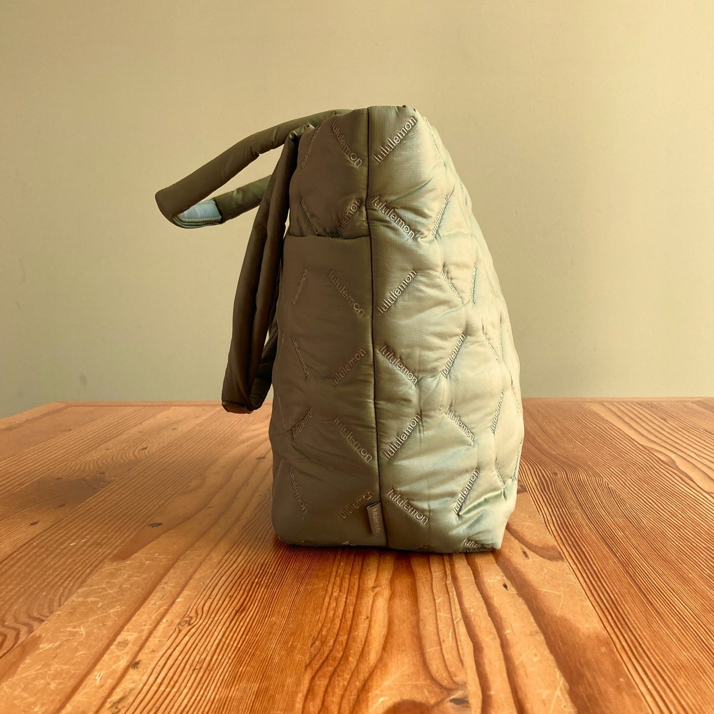 Lululemon $148 Olive Green Quilty Pleasures Shoulder Tote Gym Bag 0927EK