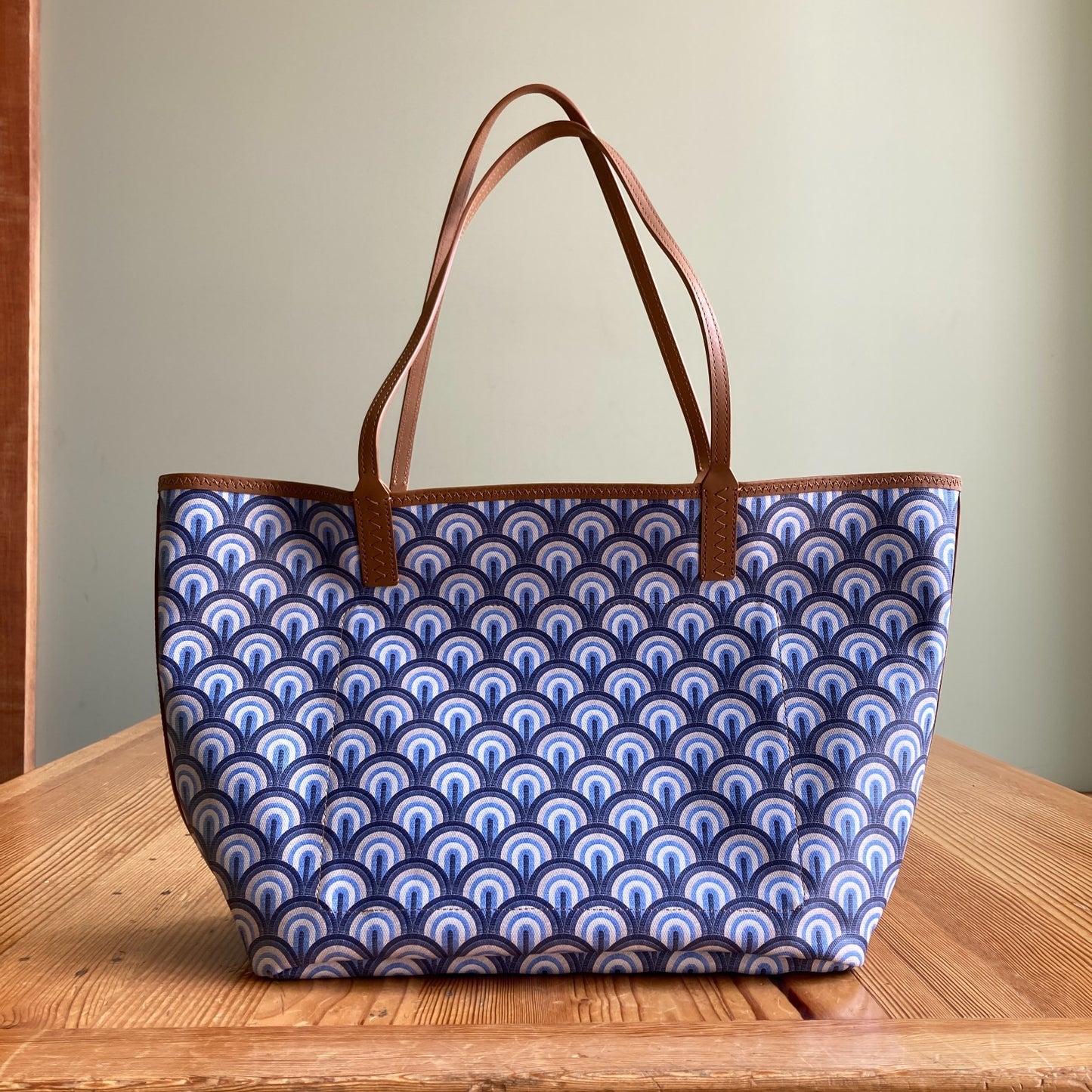 Hobo International Blue White Print All That Tote Bag & Cosmetic Pouch - 0514AK