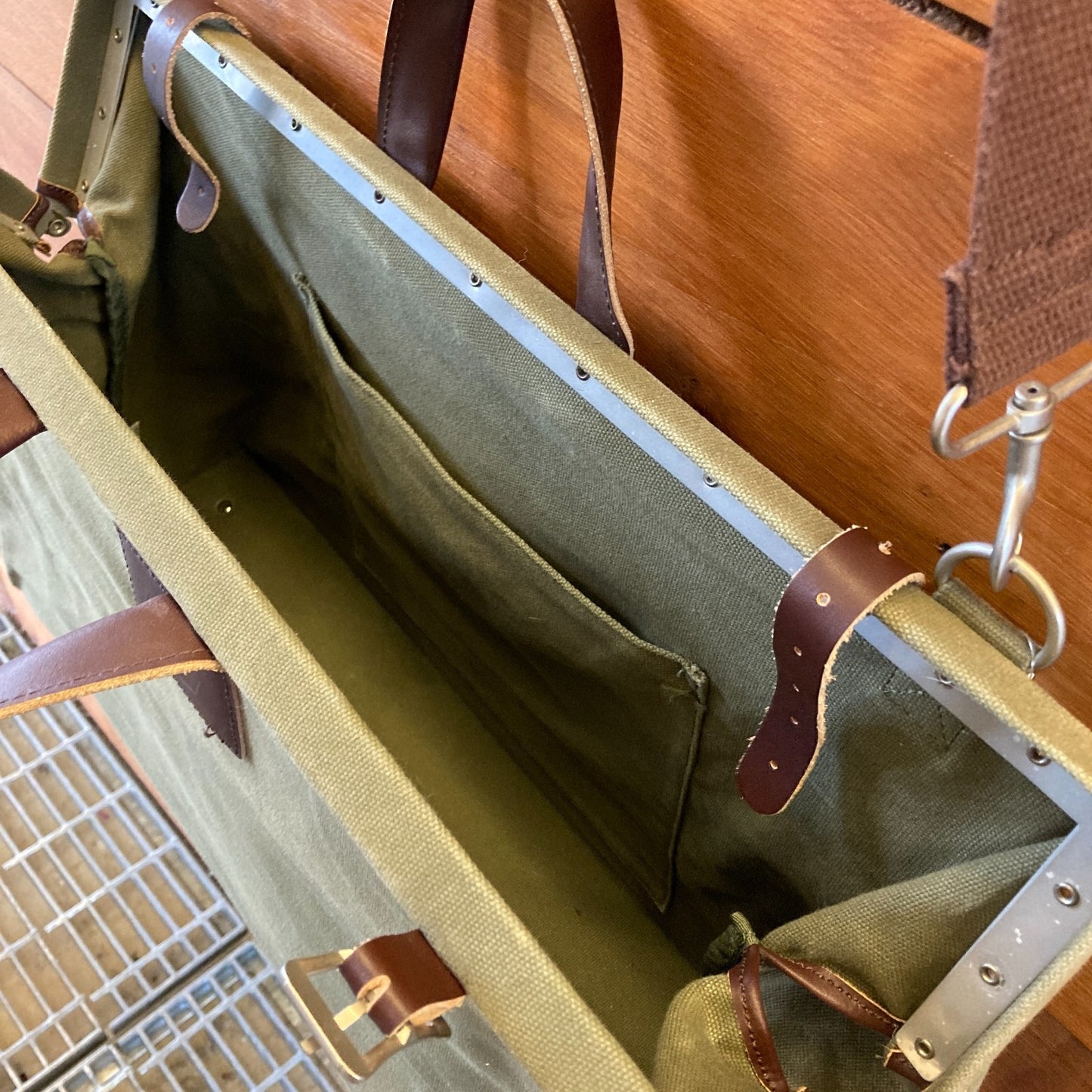 Softline BP Framed Green Canvas Weekender XL Duffle Bag - 0530JF