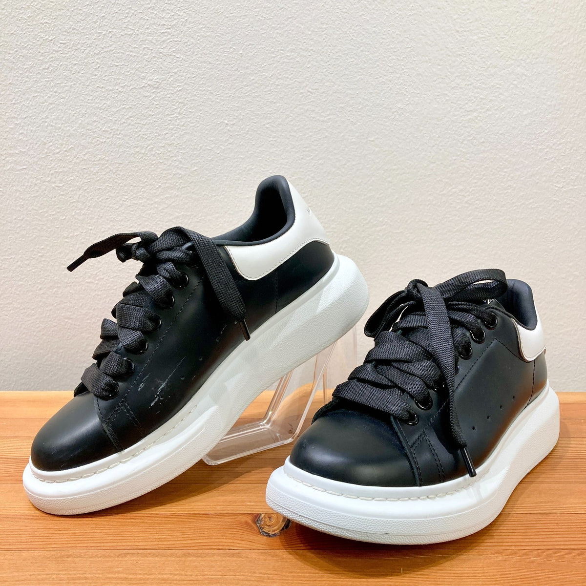 Alexander McQueen $590 Black Oversized Sneakers *damage - Size 39 / 9 - 0320JS