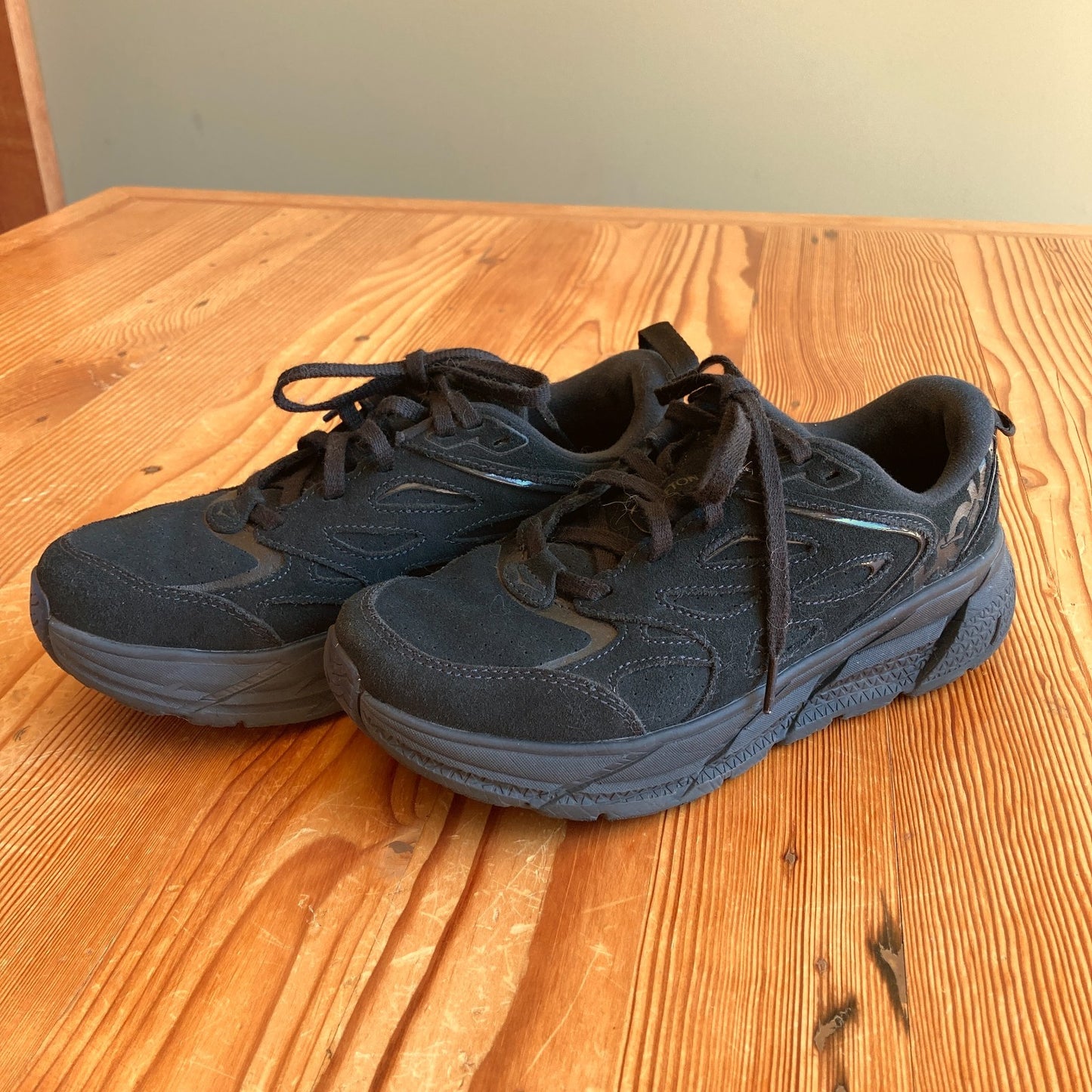 Hoka One Black Suede Clifton 1122571 Running Shoes - Size 8 - w/ Box - 0416JW