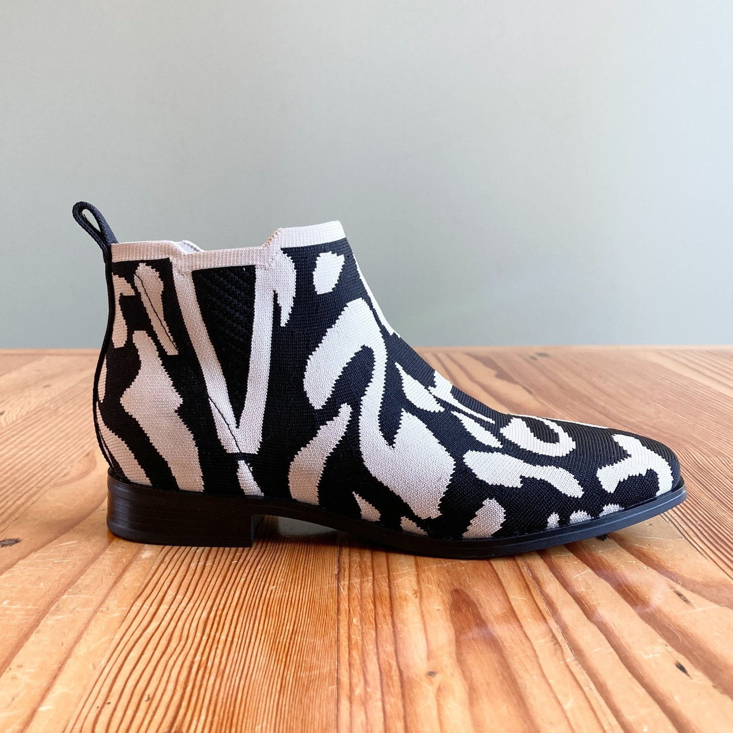38 / 7-7.5 - Vivaia $179 Ecru Tiger Ryan Slip On Ankle Boots NEW w/ Box 0313TC