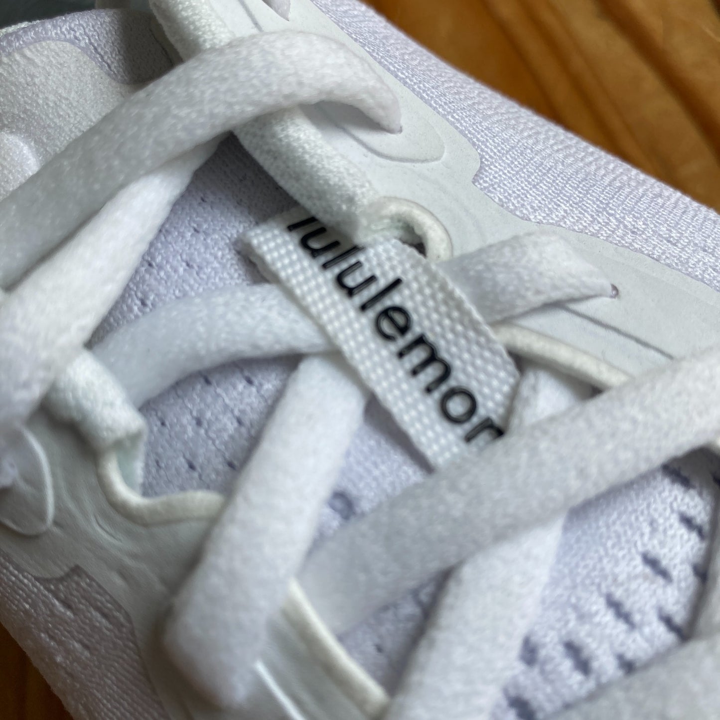 Lululemon Mens $158 White & Black Beyondfeel Running Shoes - Sz 9 - NEW - 0102BW