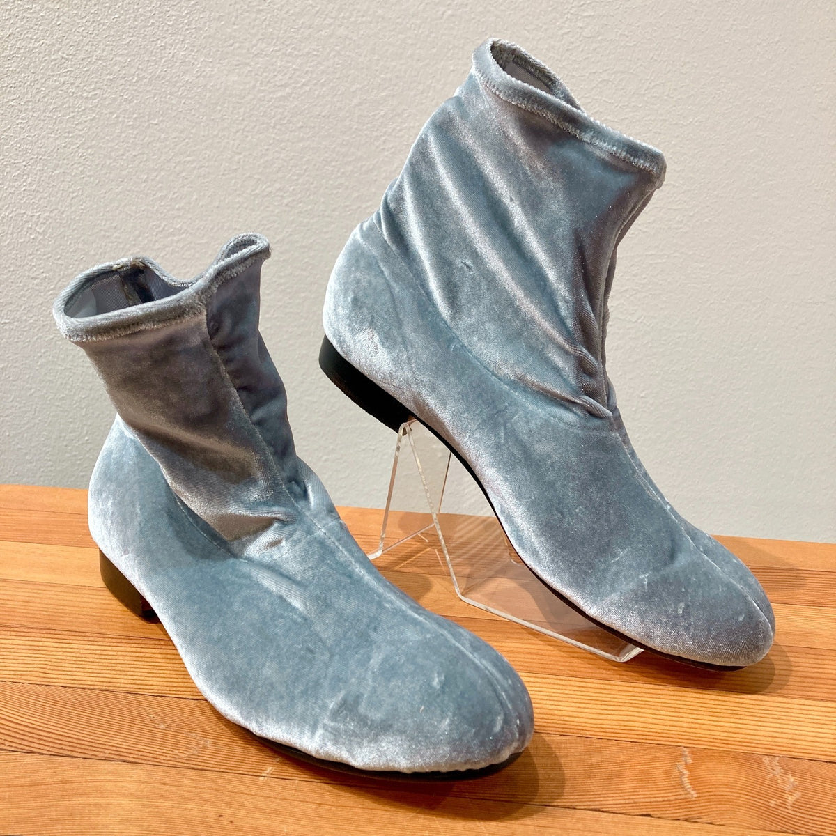 The Palatines Blue Gray Velvet Pull On Ankle Boots - Size 7.5 - NEW - 1122CT