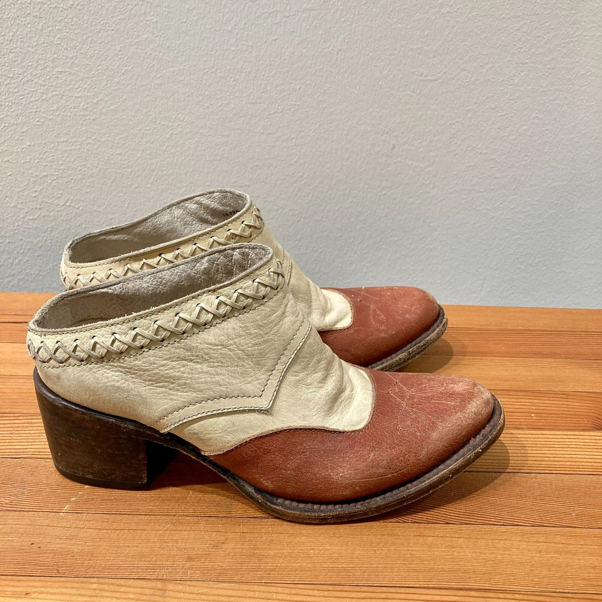 Freebird by Steven Brown White Western Prisn Mules Shoes - Size 6 - 0312IG