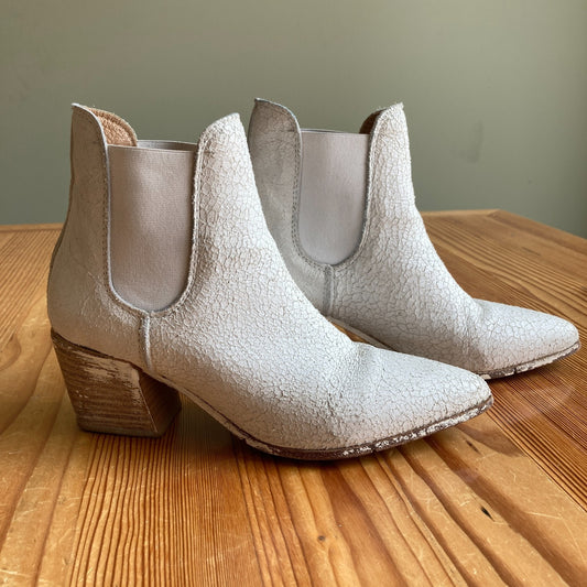 MoMa White Crackled Leather Point Toe Ankle Chelsea Boots - Size 36 / 6 - 1220MM