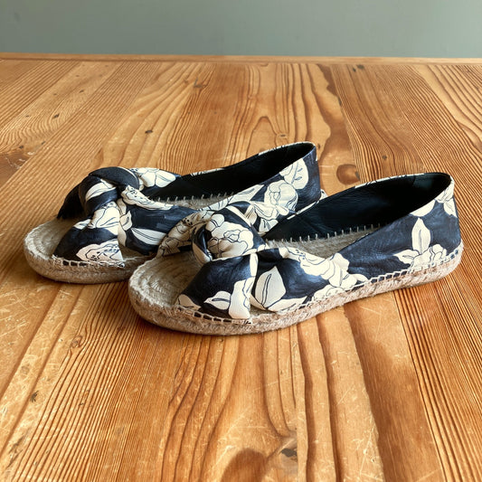 Miu Miu Black White Floral Leather Jute Open Sandals - Size 39 / 8.5 - 1107TZ