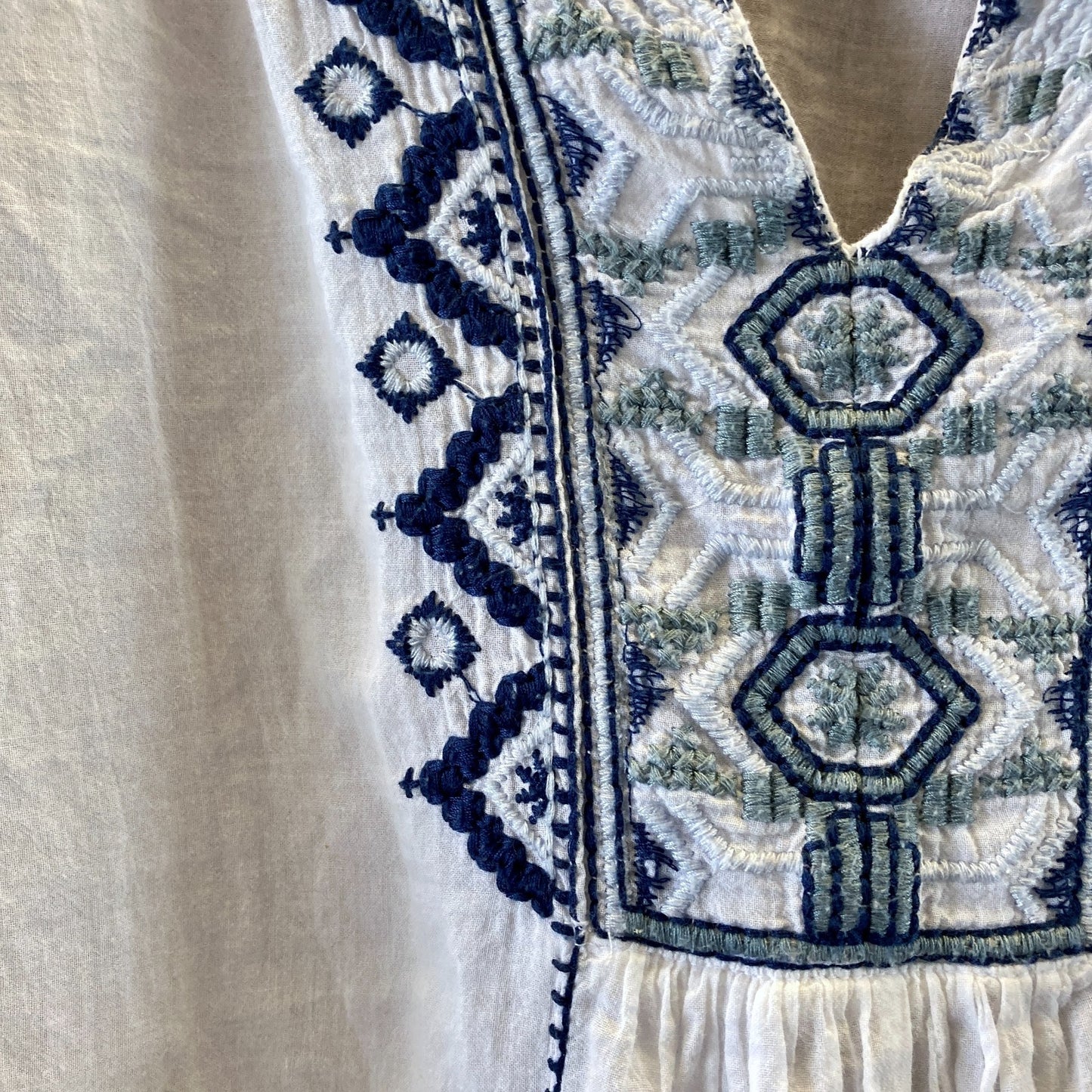 Johnny Was Workshop White Blue Embroidered Peasant Blouse Top - Size XL - 1103ES